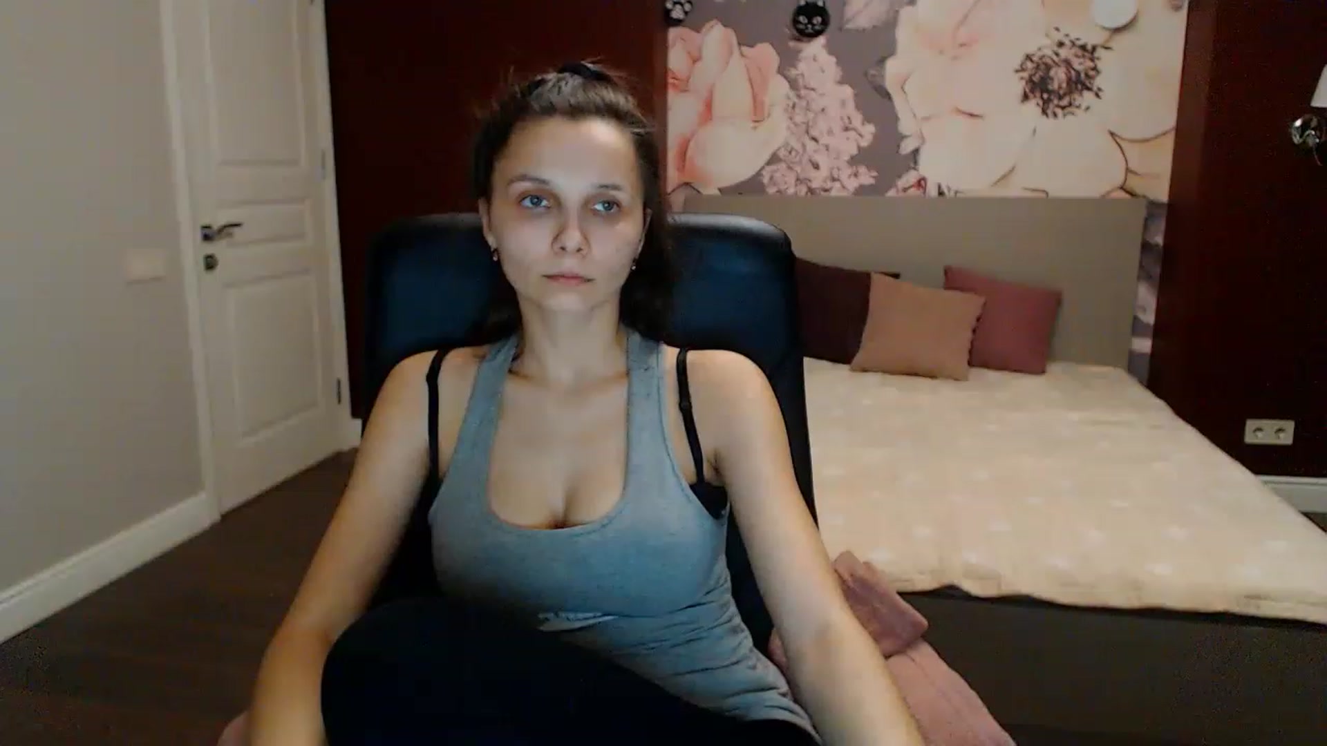 Gallery image thumbnail from Karina_Mils's myfreecams stream on, 01/27/2023, 17:55 image 13 of 20