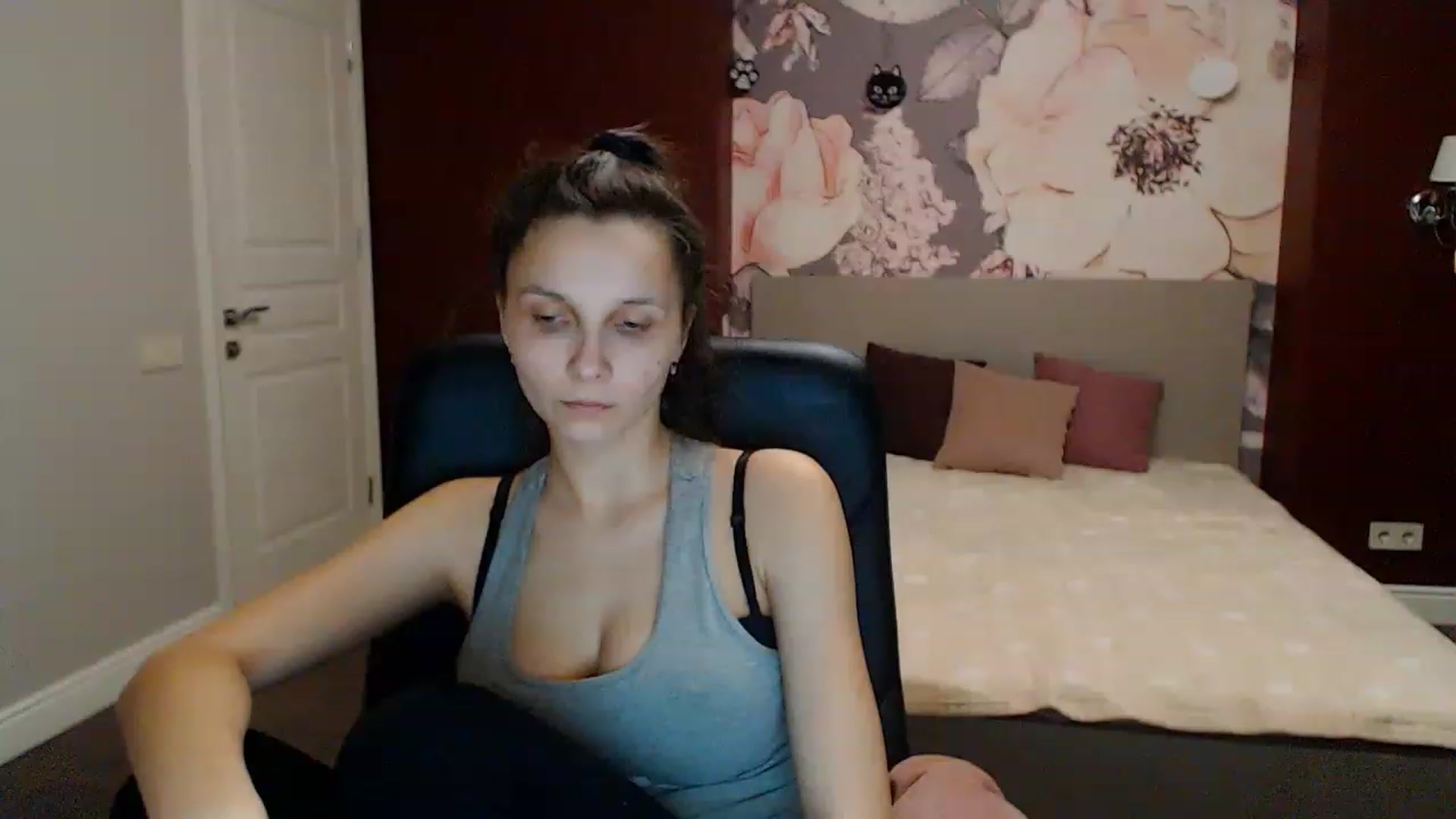 Gallery image thumbnail from Karina_Mils's myfreecams stream on, 01/27/2023, 17:55 image 8 of 20