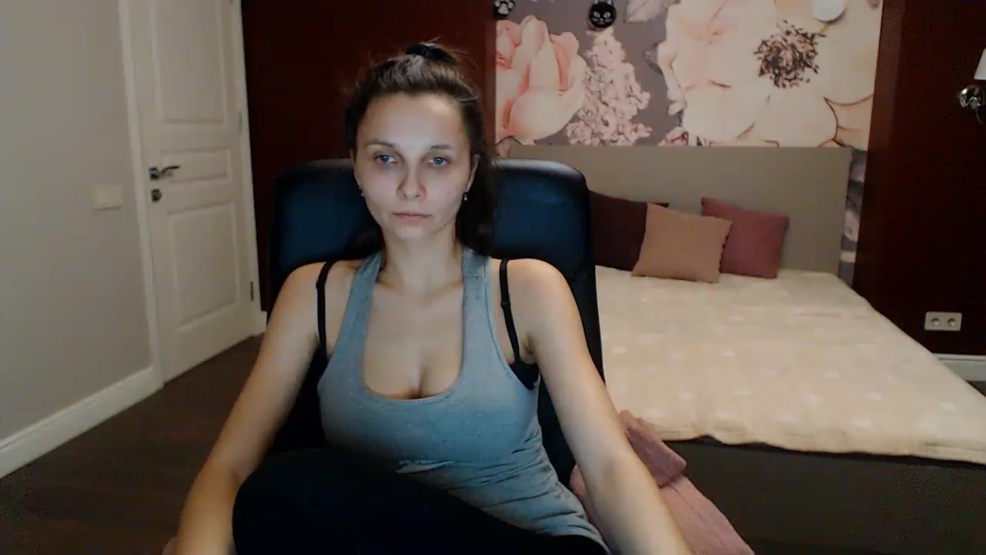 Gallery image thumbnail from Karina_Mils's myfreecams stream on, 01/27/2023, 17:55 image 14 of 20