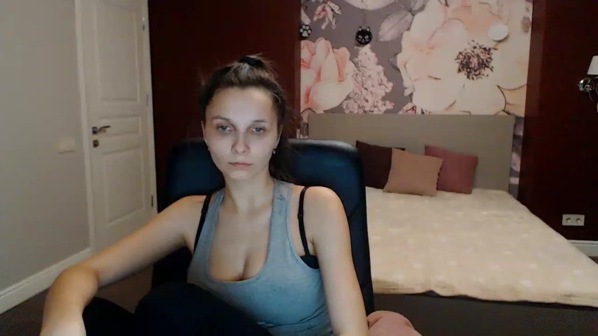 Gallery image thumbnail from Karina_Mils's myfreecams stream on, 01/27/2023, 17:55 image 10 of 20
