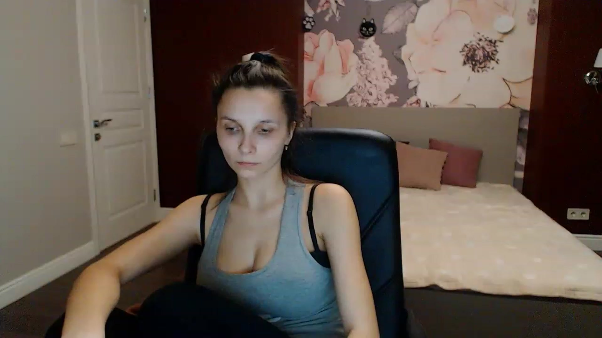 Gallery image thumbnail from Karina_Mils's myfreecams stream on, 01/27/2023, 17:55 image 18 of 20