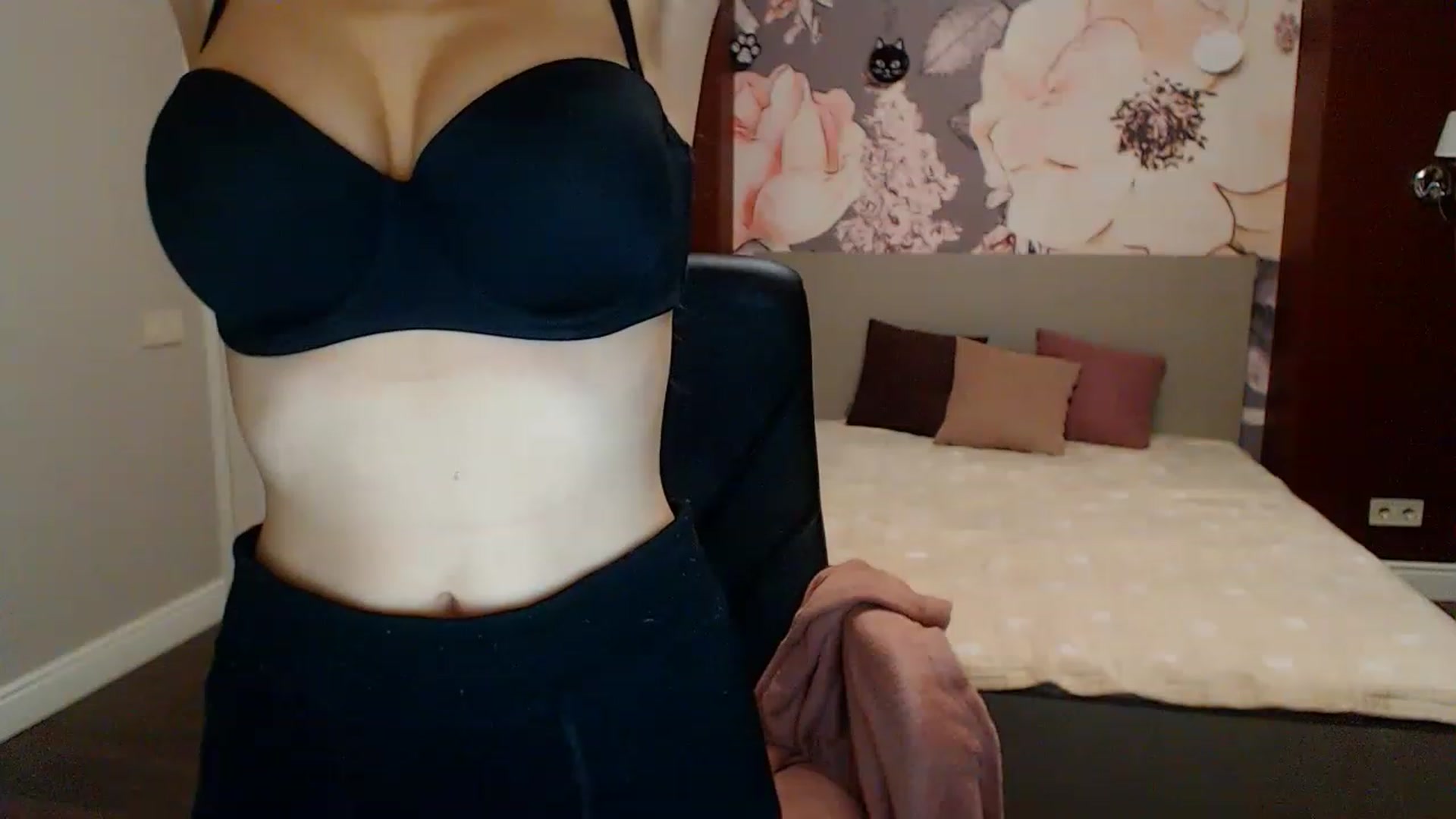 Gallery image thumbnail from Karina_Mils's myfreecams stream on, 01/27/2023, 17:55 image 12 of 20