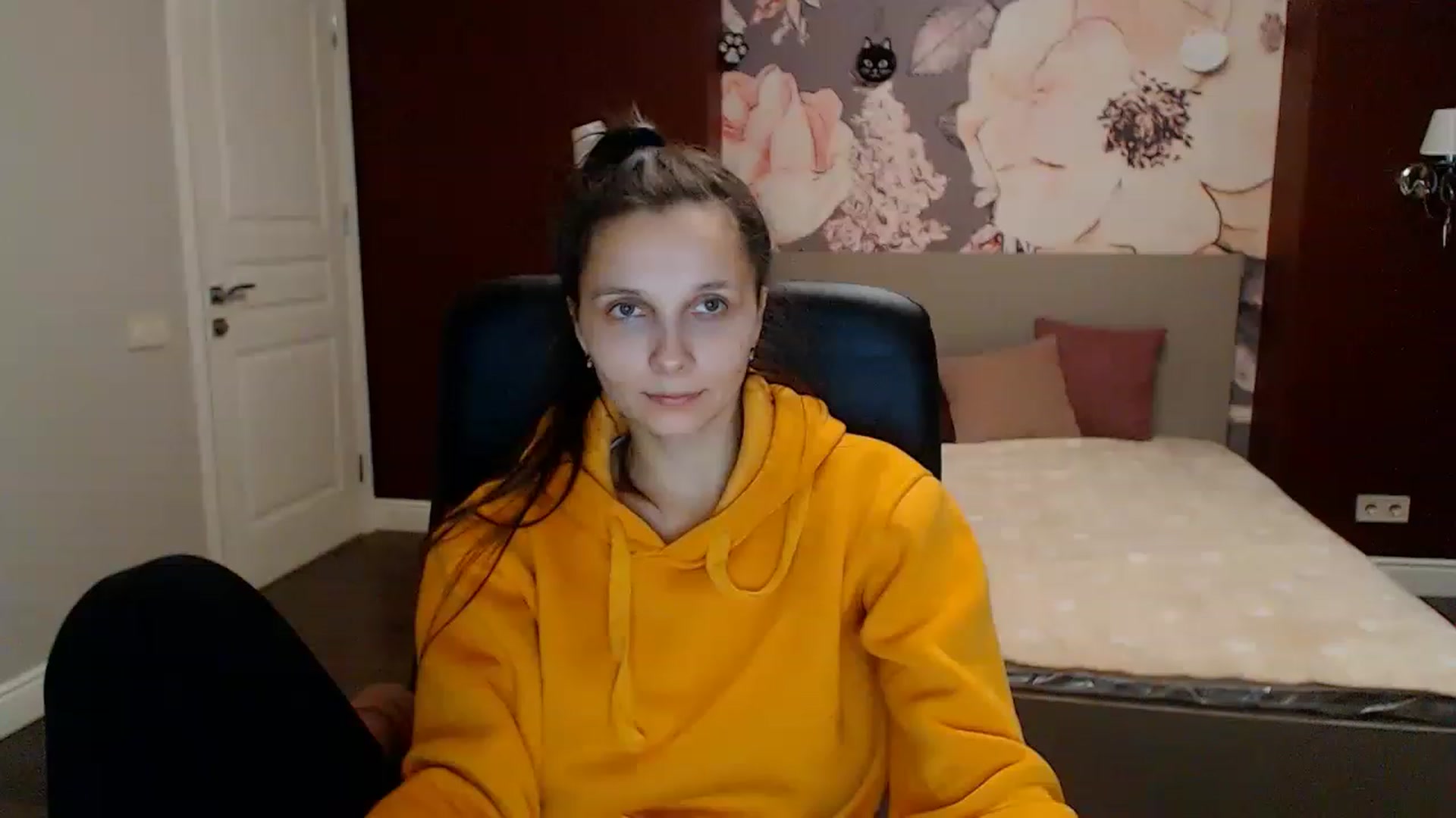 Gallery image thumbnail from Karina_Mils's myfreecams stream on, 01/28/2023, 14:57 image 13 of 20