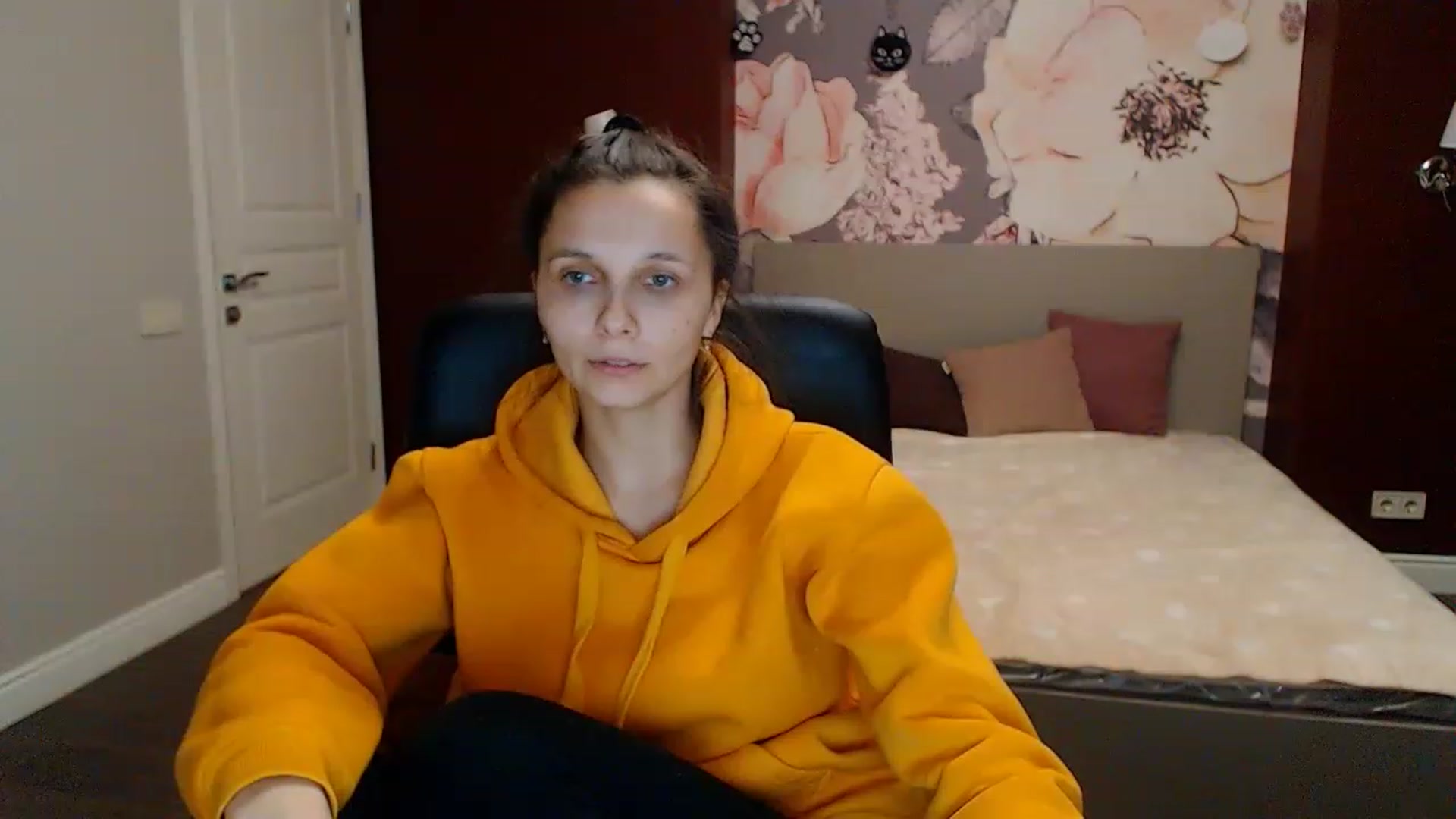 Gallery image thumbnail from Karina_Mils's myfreecams stream on, 01/28/2023, 16:06 image 8 of 20