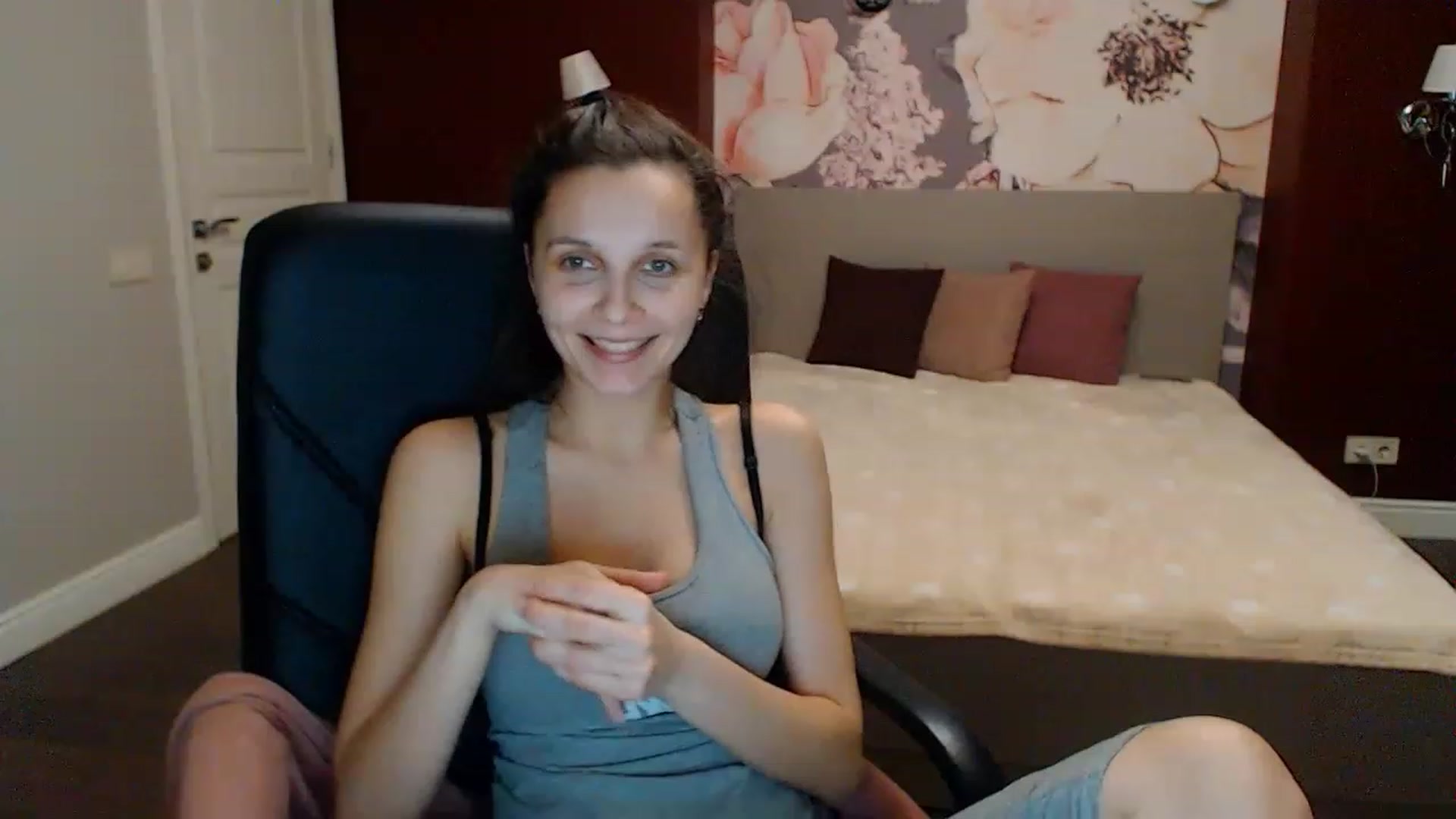 Gallery image thumbnail from Karina_Mils's myfreecams stream on, 01/28/2023, 17:47 image 14 of 20