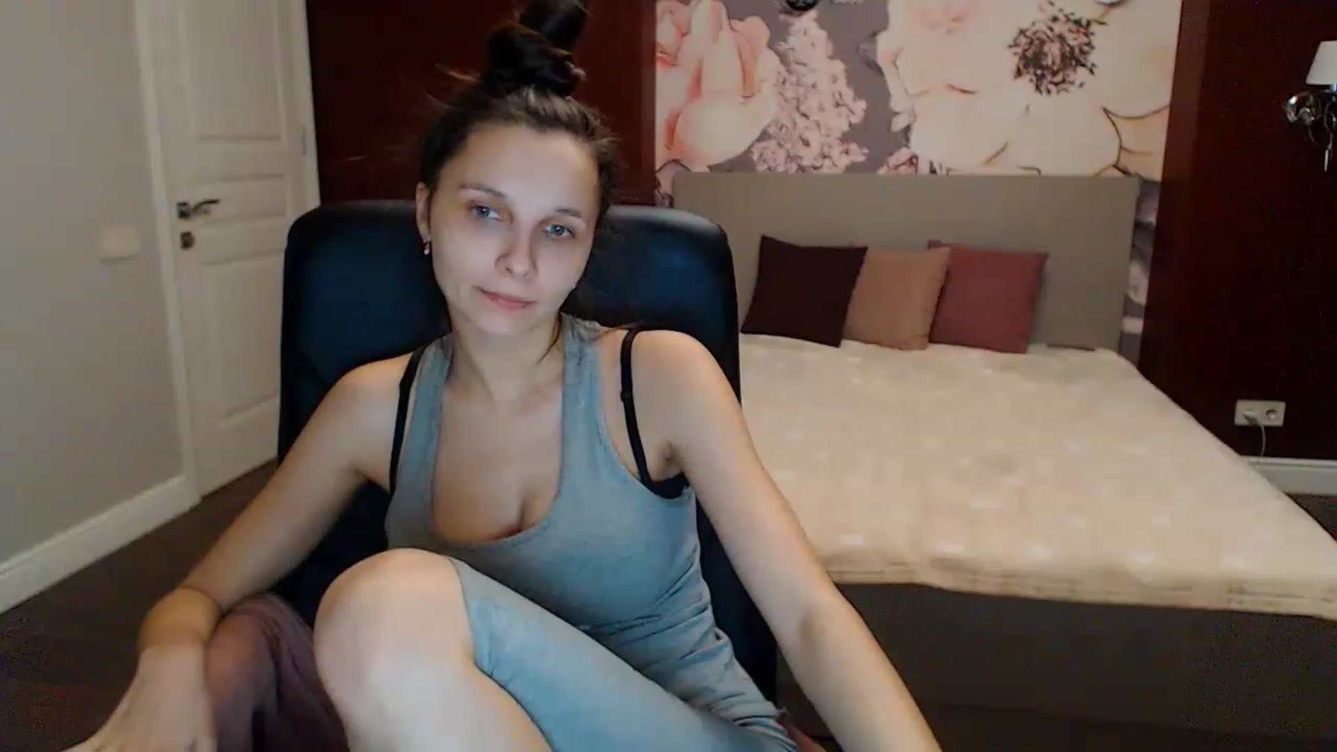 Gallery image thumbnail from Karina_Mils's myfreecams stream on, 01/28/2023, 17:47 image 16 of 20