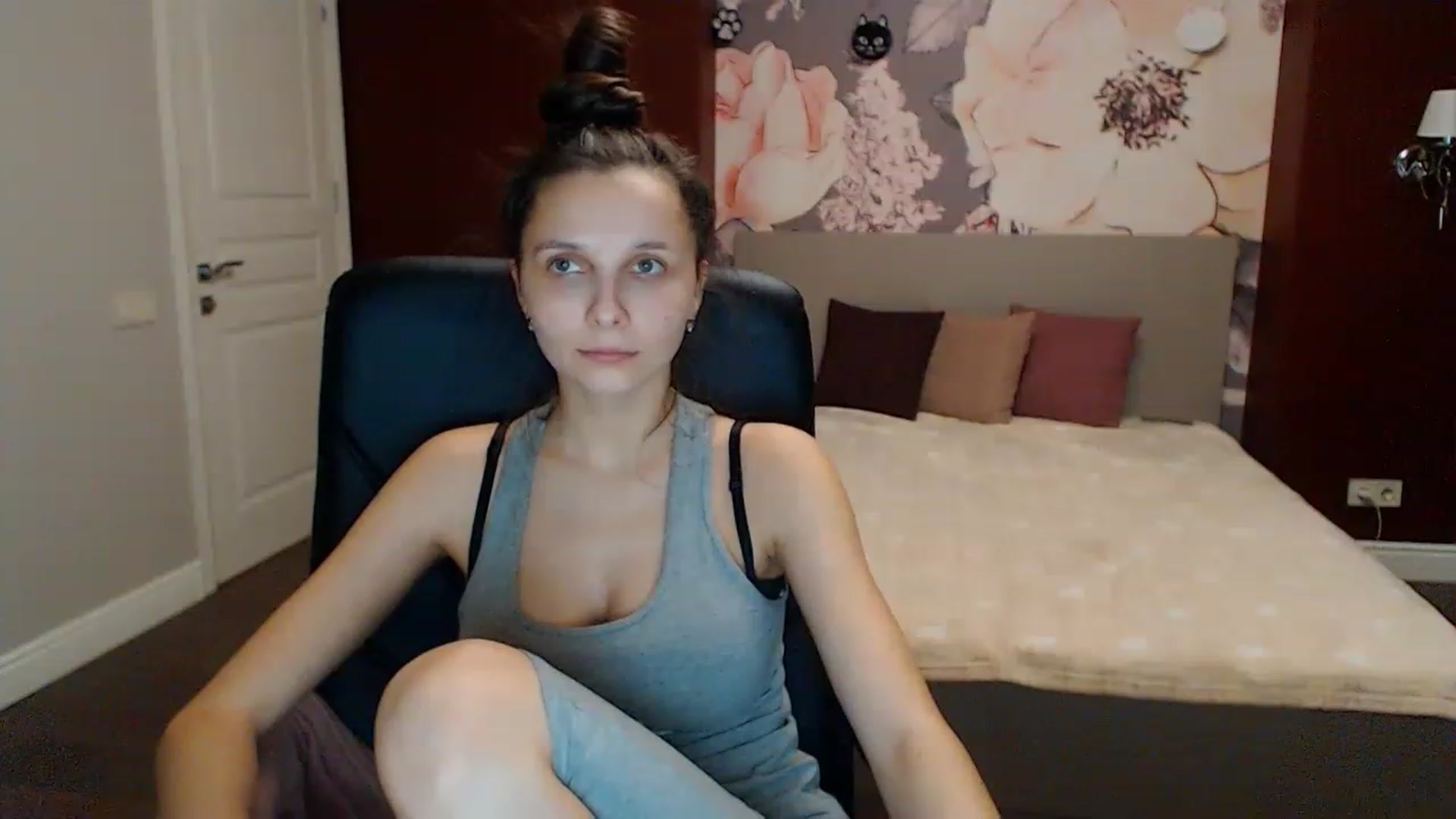 Gallery image thumbnail from Karina_Mils's myfreecams stream on, 01/28/2023, 17:47 image 18 of 20
