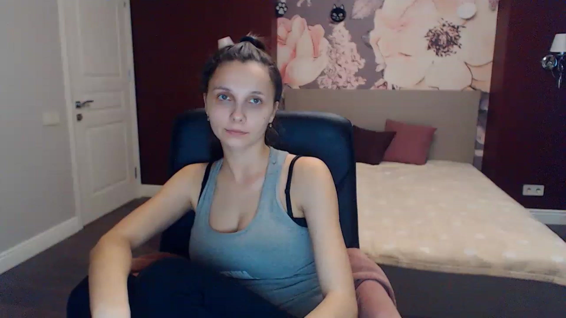 Gallery image thumbnail from Karina_Mils's myfreecams stream on, 01/29/2023, 13:05 image 16 of 20