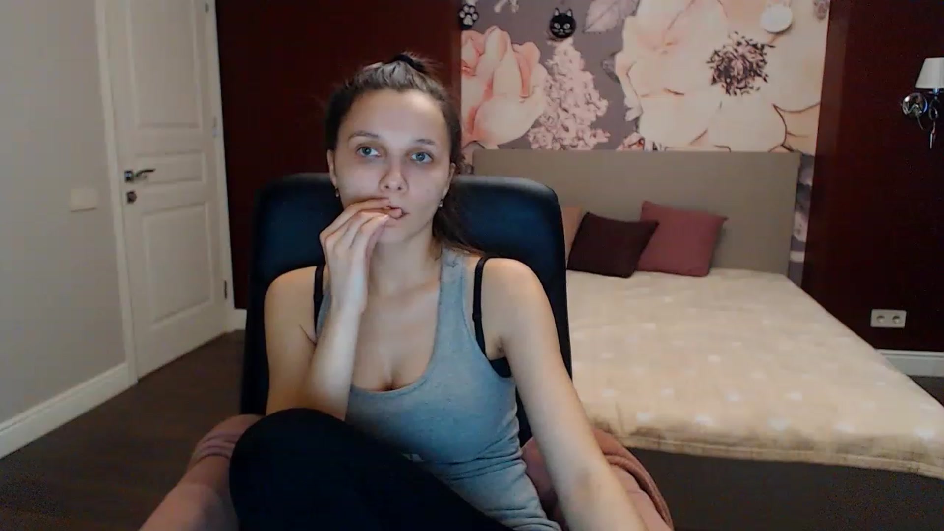 Gallery image thumbnail from Karina_Mils's myfreecams stream on, 01/29/2023, 13:41 image 4 of 20