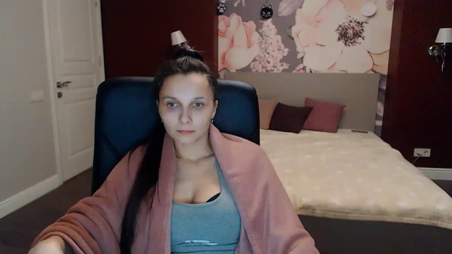 Gallery image thumbnail from Karina_Mils's myfreecams stream on, 01/29/2023, 15:52 image 13 of 20