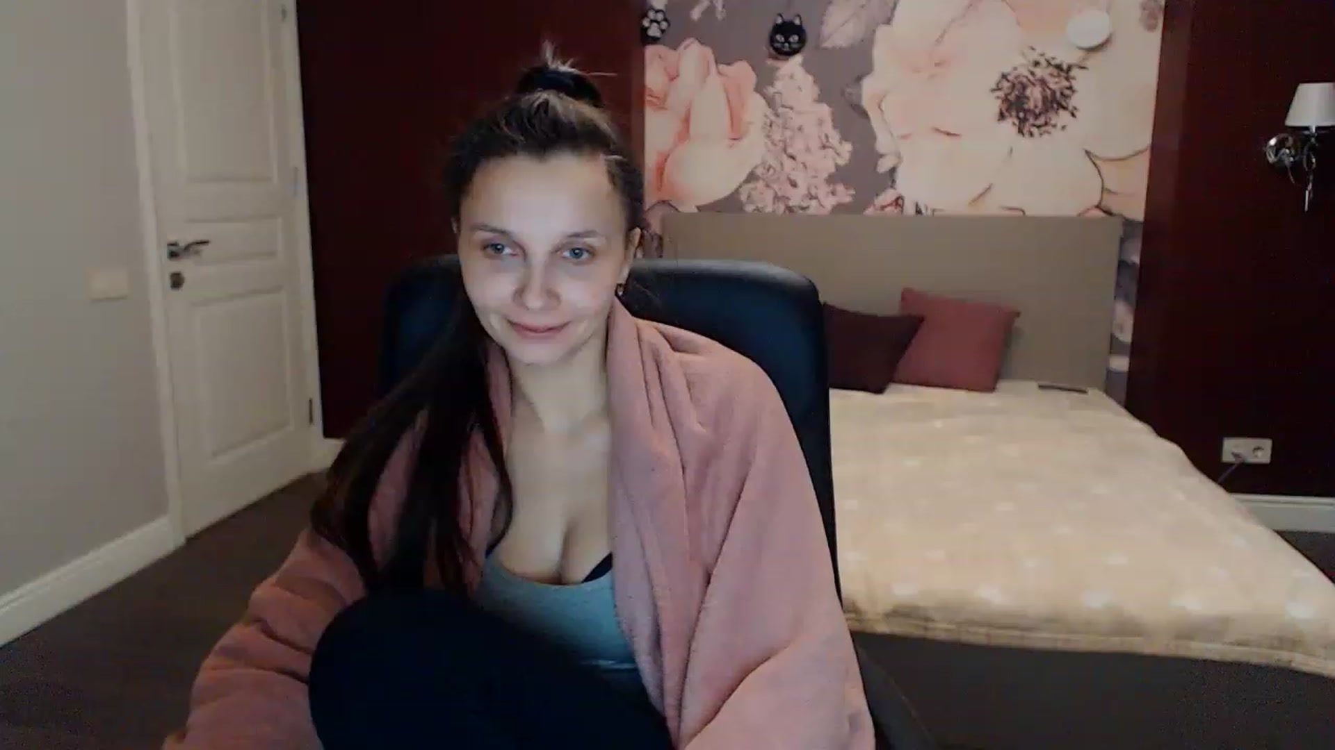 Gallery image thumbnail from Karina_Mils's myfreecams stream on, 01/29/2023, 15:52 image 4 of 20