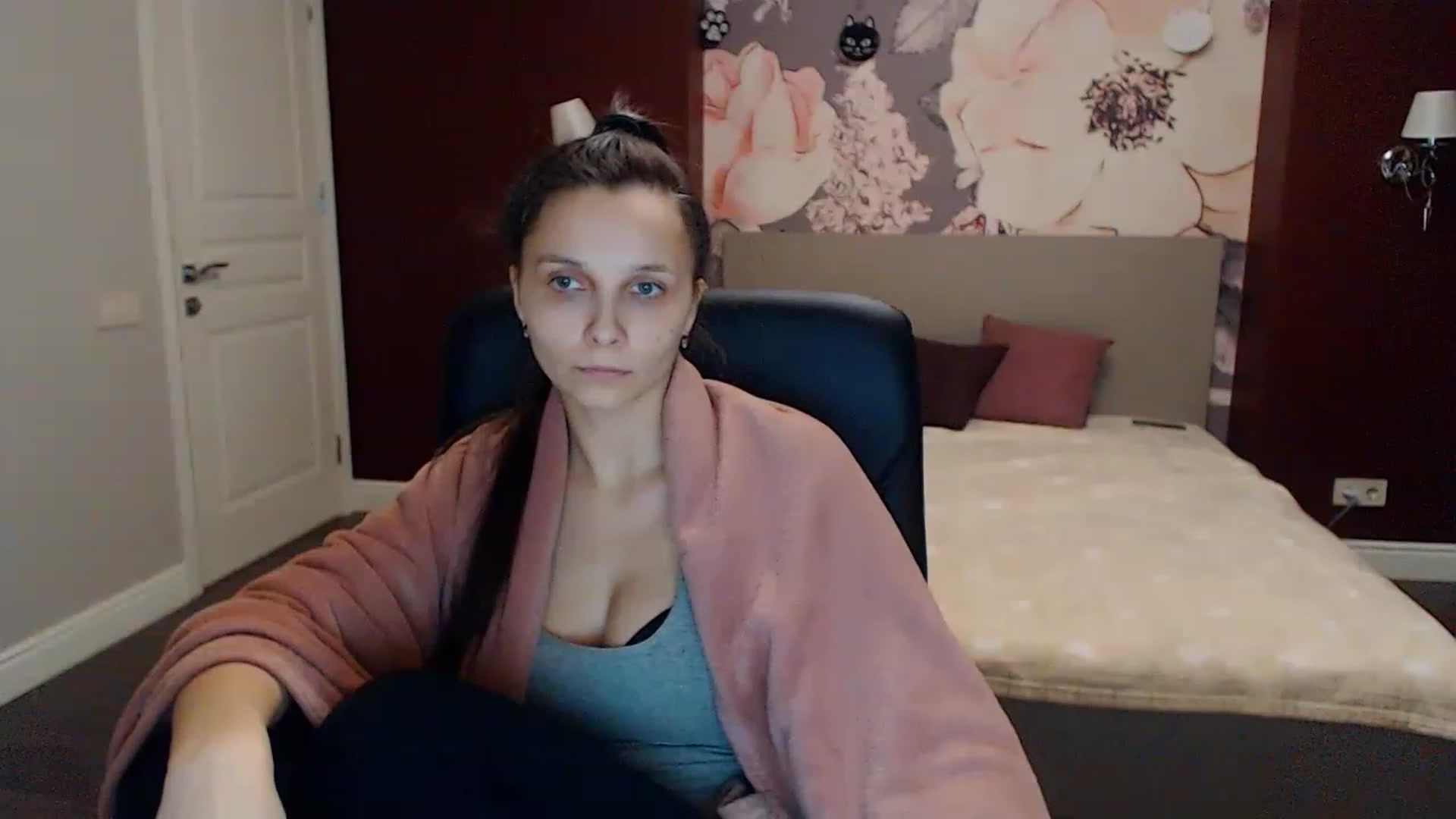Gallery image thumbnail from Karina_Mils's myfreecams stream on, 01/29/2023, 15:52 image 10 of 20