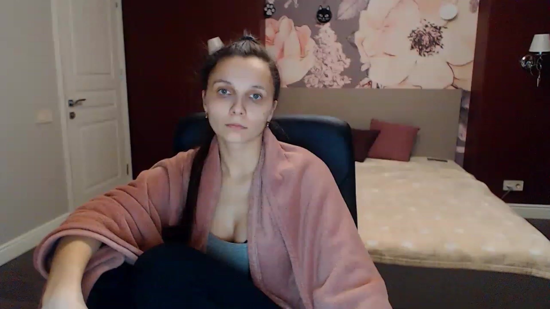 Gallery image thumbnail from Karina_Mils's myfreecams stream on, 01/29/2023, 15:52 image 16 of 20