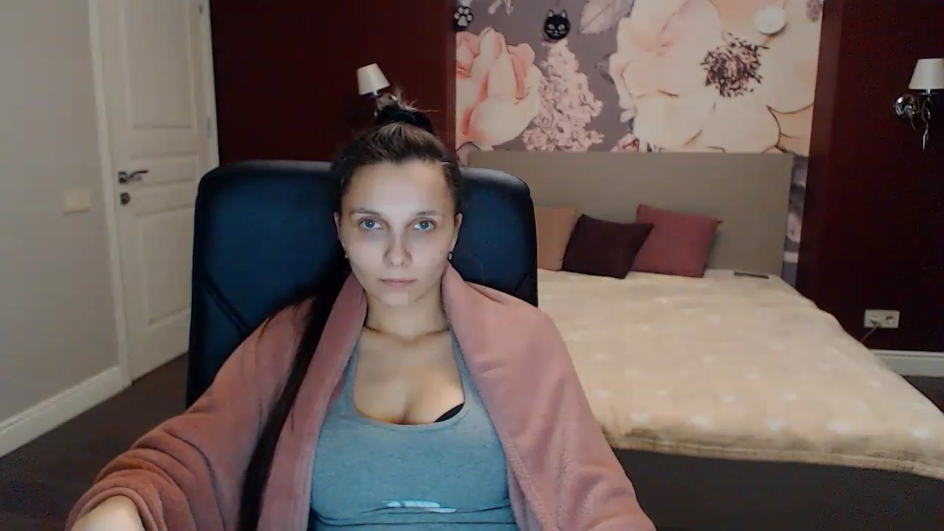 Gallery image thumbnail from Karina_Mils's myfreecams stream on, 01/29/2023, 15:52 image 14 of 20