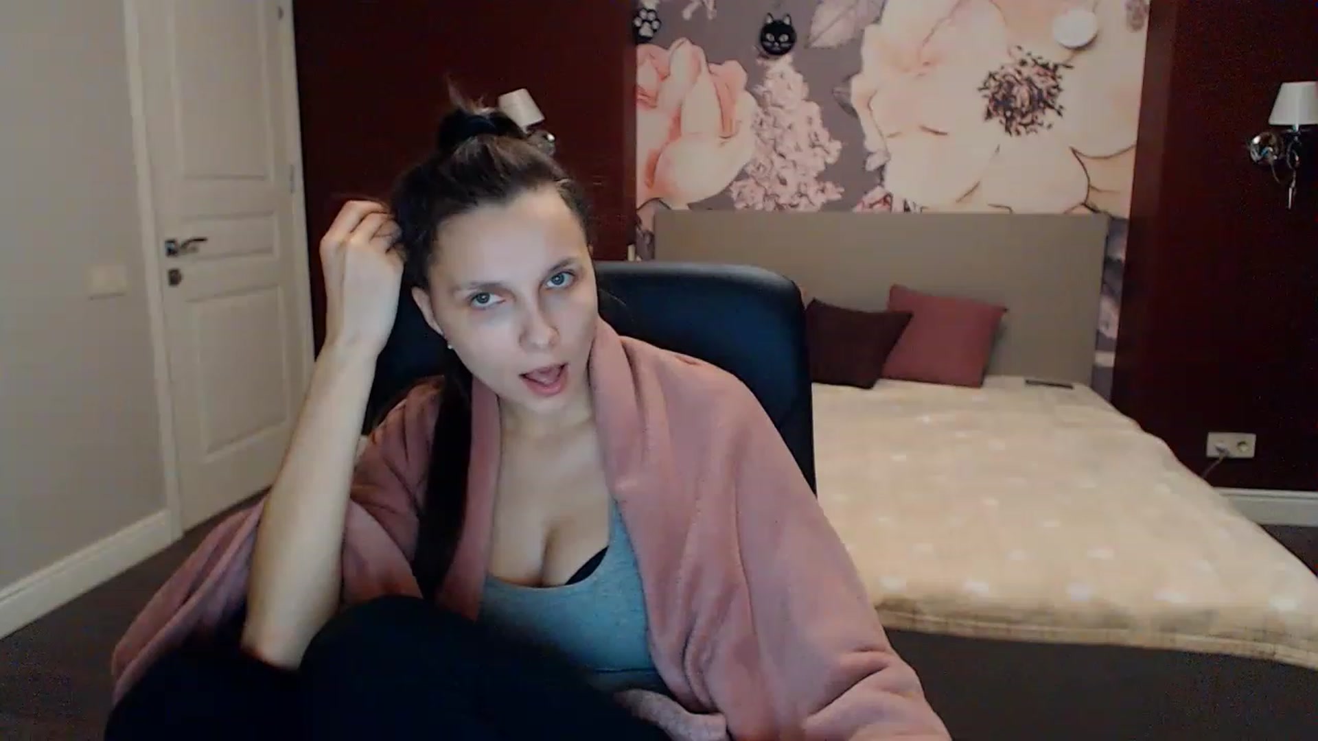 Gallery image thumbnail from Karina_Mils's myfreecams stream on, 01/29/2023, 15:52 image 7 of 20