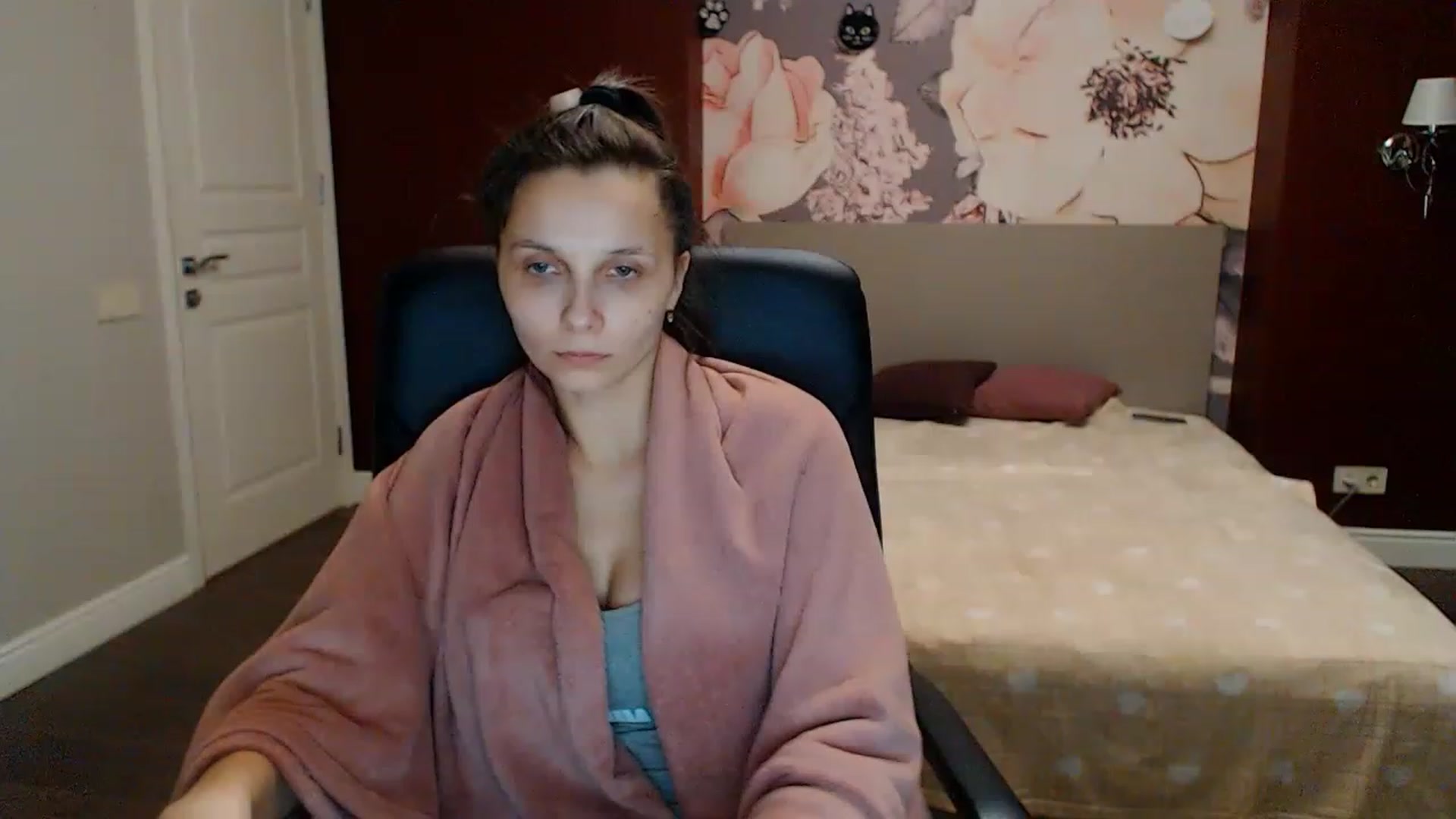 Gallery image thumbnail from Karina_Mils's myfreecams stream on, 01/29/2023, 17:54 image 14 of 20