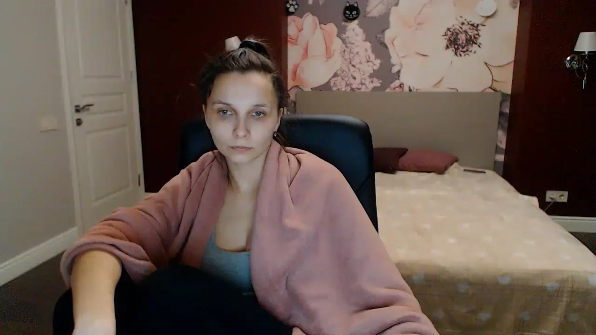 Gallery image thumbnail from Karina_Mils's myfreecams stream on, 01/29/2023, 17:54 image 10 of 20