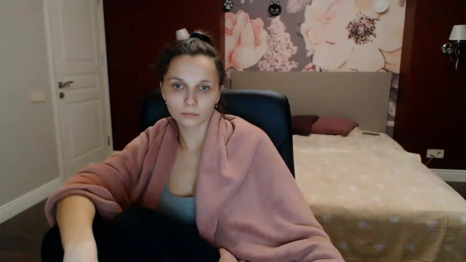Gallery image thumbnail from Karina_Mils's myfreecams stream on, 01/29/2023, 17:54 image 8 of 20