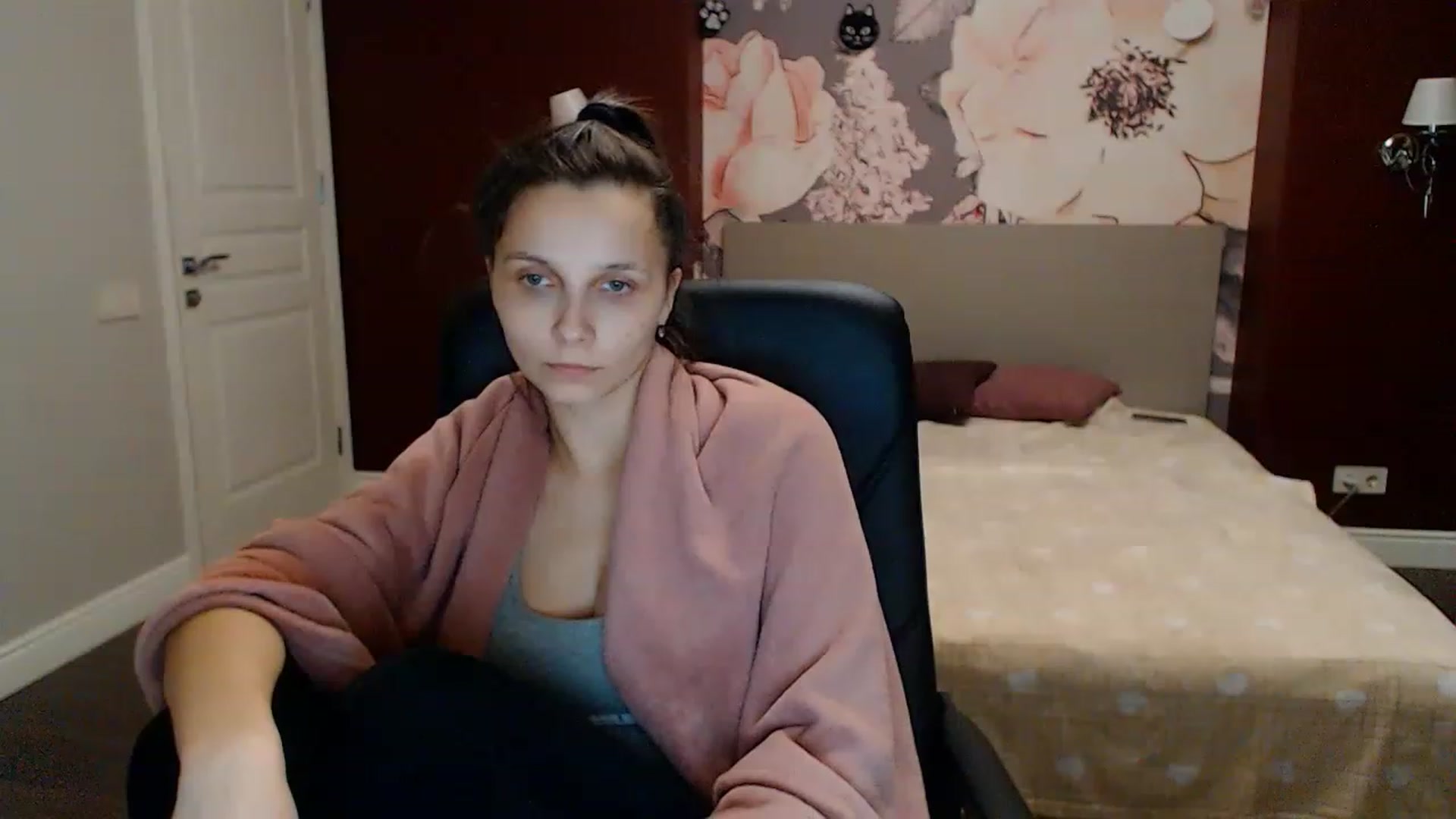 Gallery image thumbnail from Karina_Mils's myfreecams stream on, 01/29/2023, 17:54 image 12 of 20