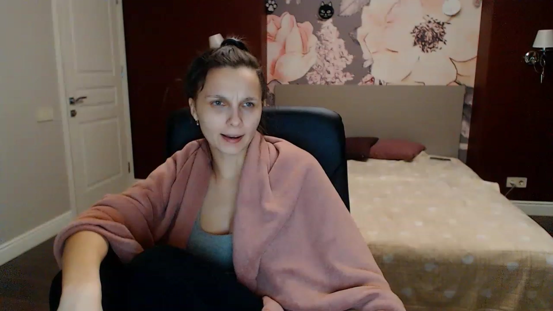 Gallery image thumbnail from Karina_Mils's myfreecams stream on, 01/29/2023, 17:54 image 9 of 20