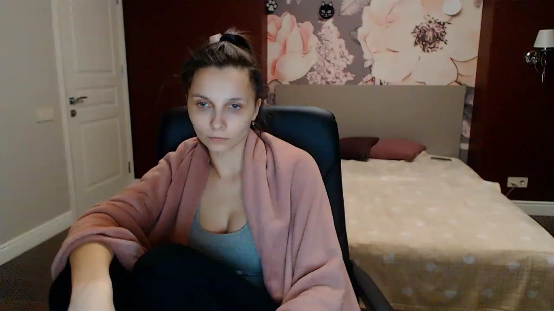 Gallery image thumbnail from Karina_Mils's myfreecams stream on, 01/29/2023, 17:54 image 3 of 20