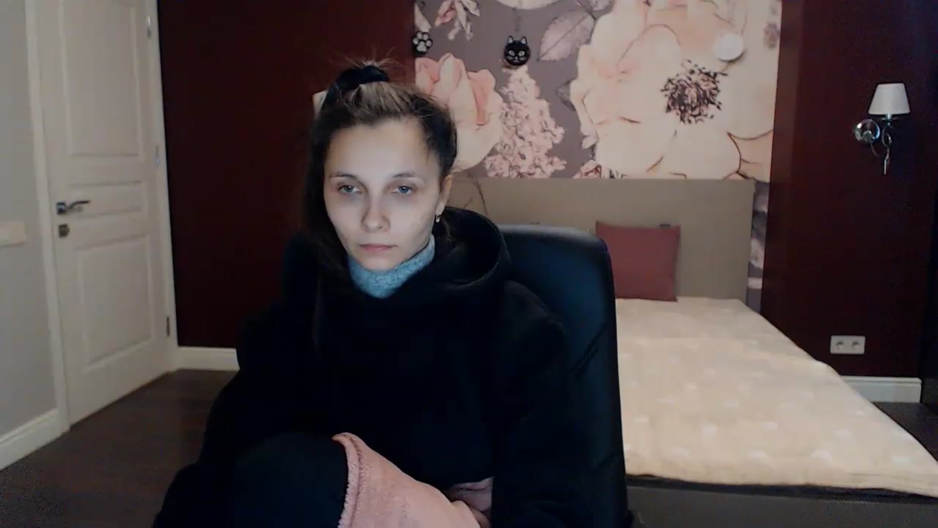 Gallery image thumbnail from Karina_Mils's myfreecams stream on, 01/30/2023, 07:35 image 14 of 20