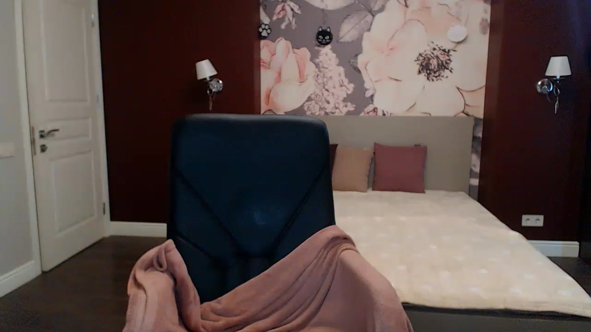 Gallery image thumbnail from Karina_Mils's myfreecams stream on, 01/30/2023, 09:45 image 12 of 20