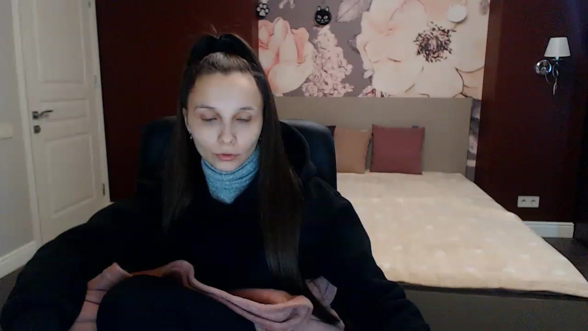 Gallery image thumbnail from Karina_Mils's myfreecams stream on, 01/30/2023, 09:45 image 1 of 20