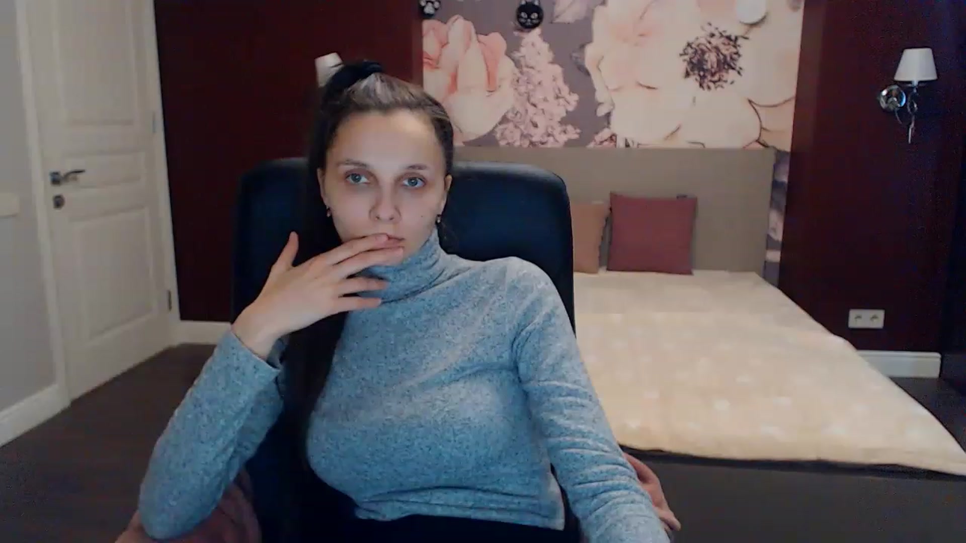 Gallery image thumbnail from Karina_Mils's myfreecams stream on, 01/30/2023, 11:49 image 7 of 20