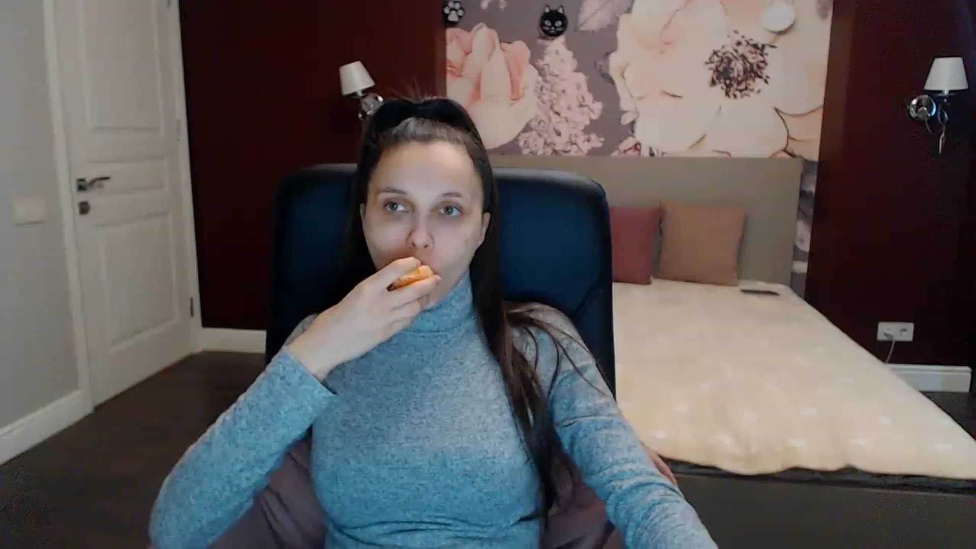 Gallery image thumbnail from Karina_Mils's myfreecams stream on, 01/31/2023, 12:01 image 7 of 20
