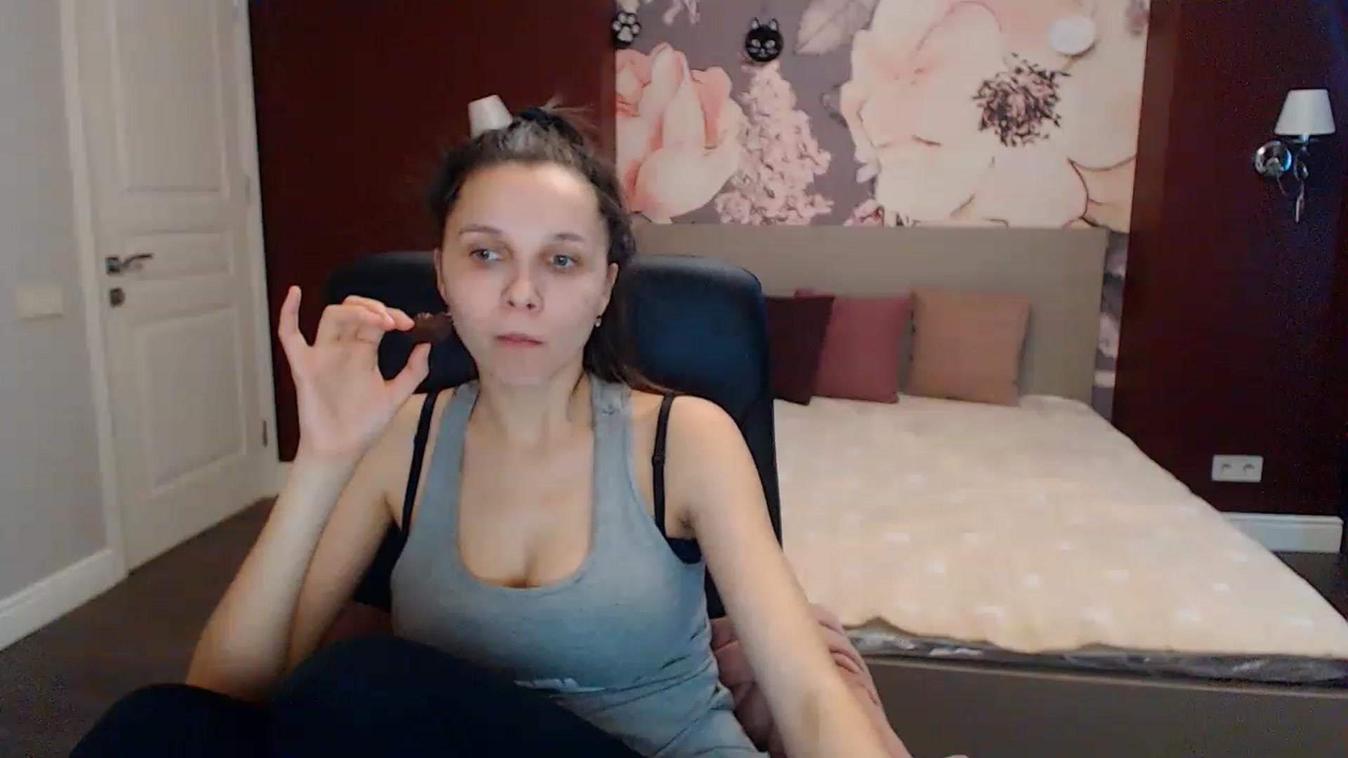 Gallery image thumbnail from Karina_Mils's myfreecams stream on, 02/01/2023, 07:54 image 17 of 20