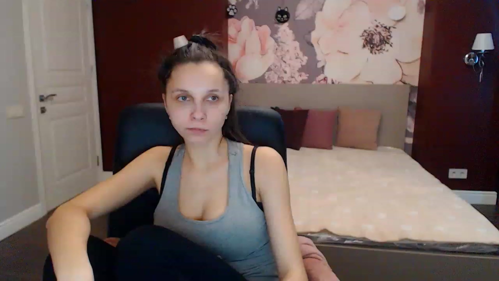Gallery image thumbnail from Karina_Mils's myfreecams stream on, 02/01/2023, 07:54 image 18 of 20