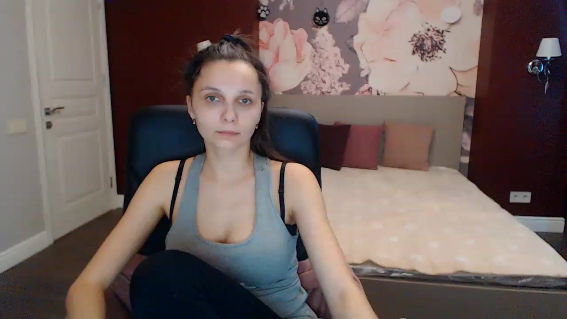 Gallery image thumbnail from Karina_Mils's myfreecams stream on, 02/01/2023, 07:54 image 16 of 20