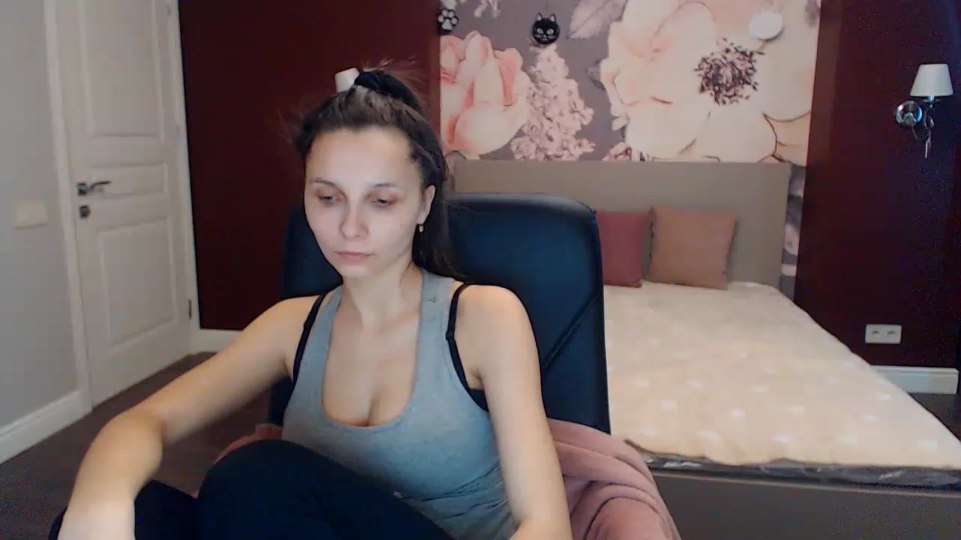 Gallery image thumbnail from Karina_Mils's myfreecams stream on, 02/01/2023, 07:54 image 14 of 20