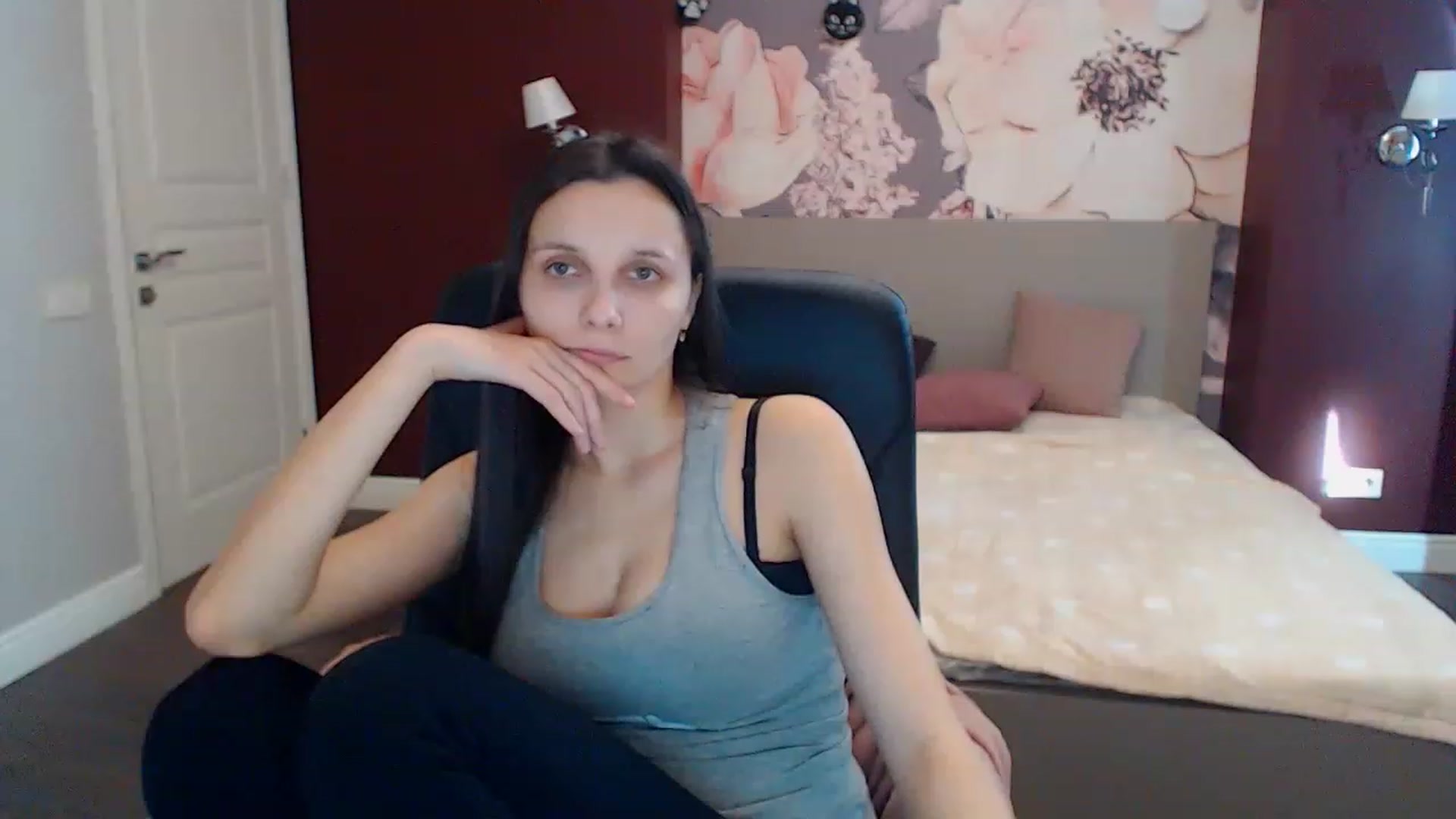 Gallery image thumbnail from Karina_Mils's myfreecams stream on, 02/01/2023, 11:10 image 12 of 20