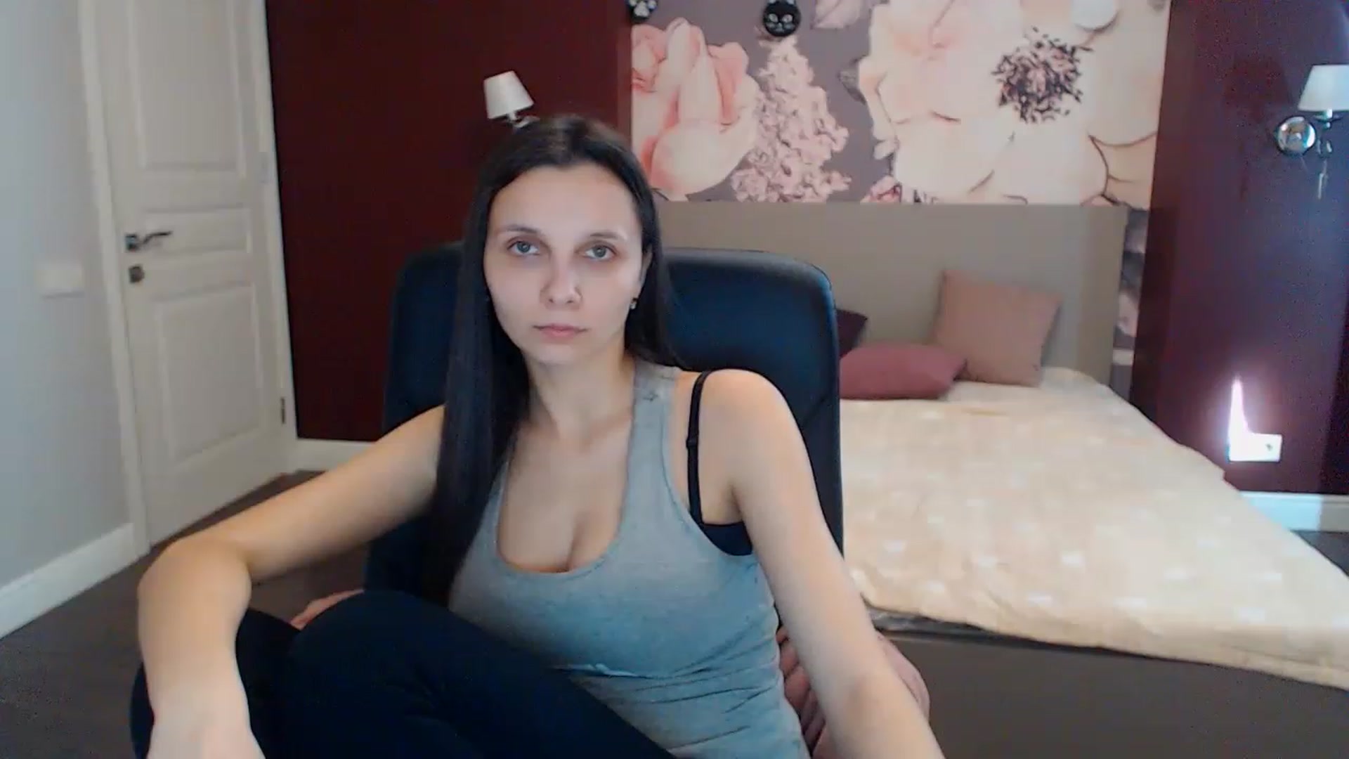Gallery image thumbnail from Karina_Mils's myfreecams stream on, 02/01/2023, 11:10 image 11 of 20