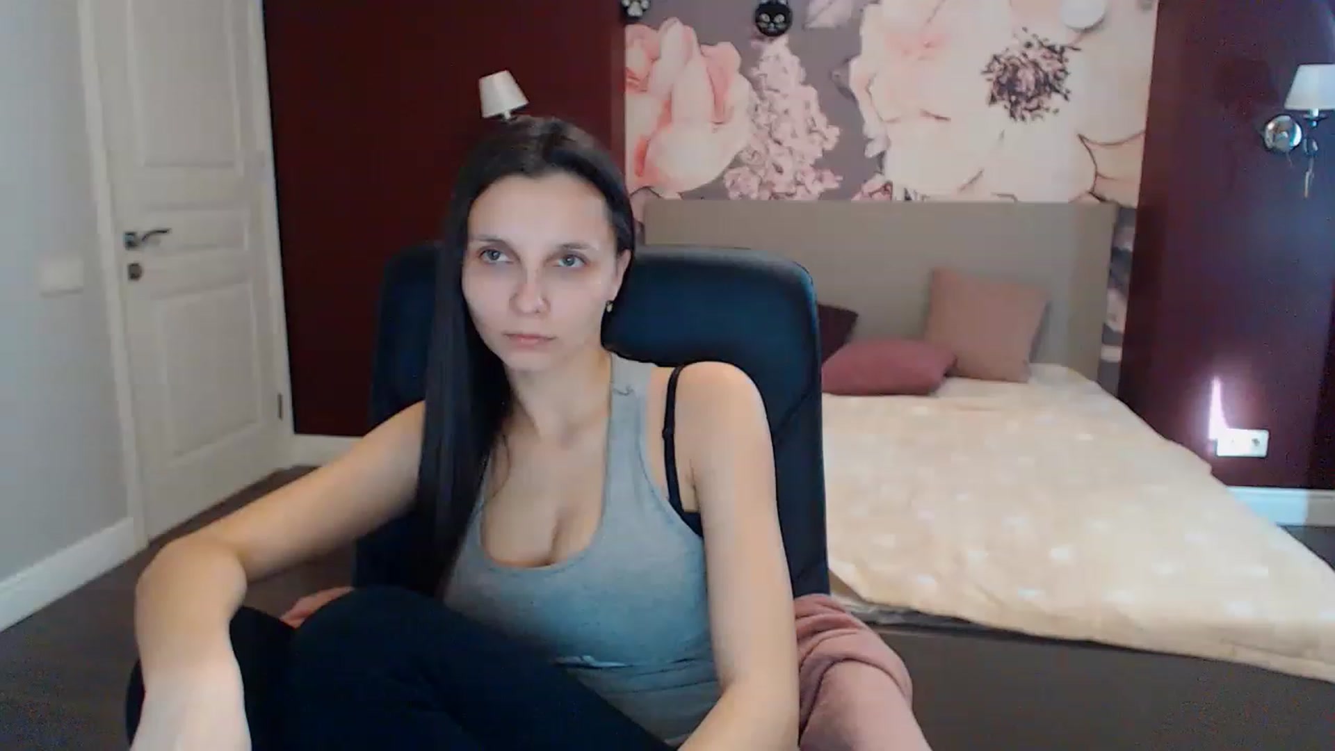 Gallery image thumbnail from Karina_Mils's myfreecams stream on, 02/01/2023, 11:10 image 14 of 20