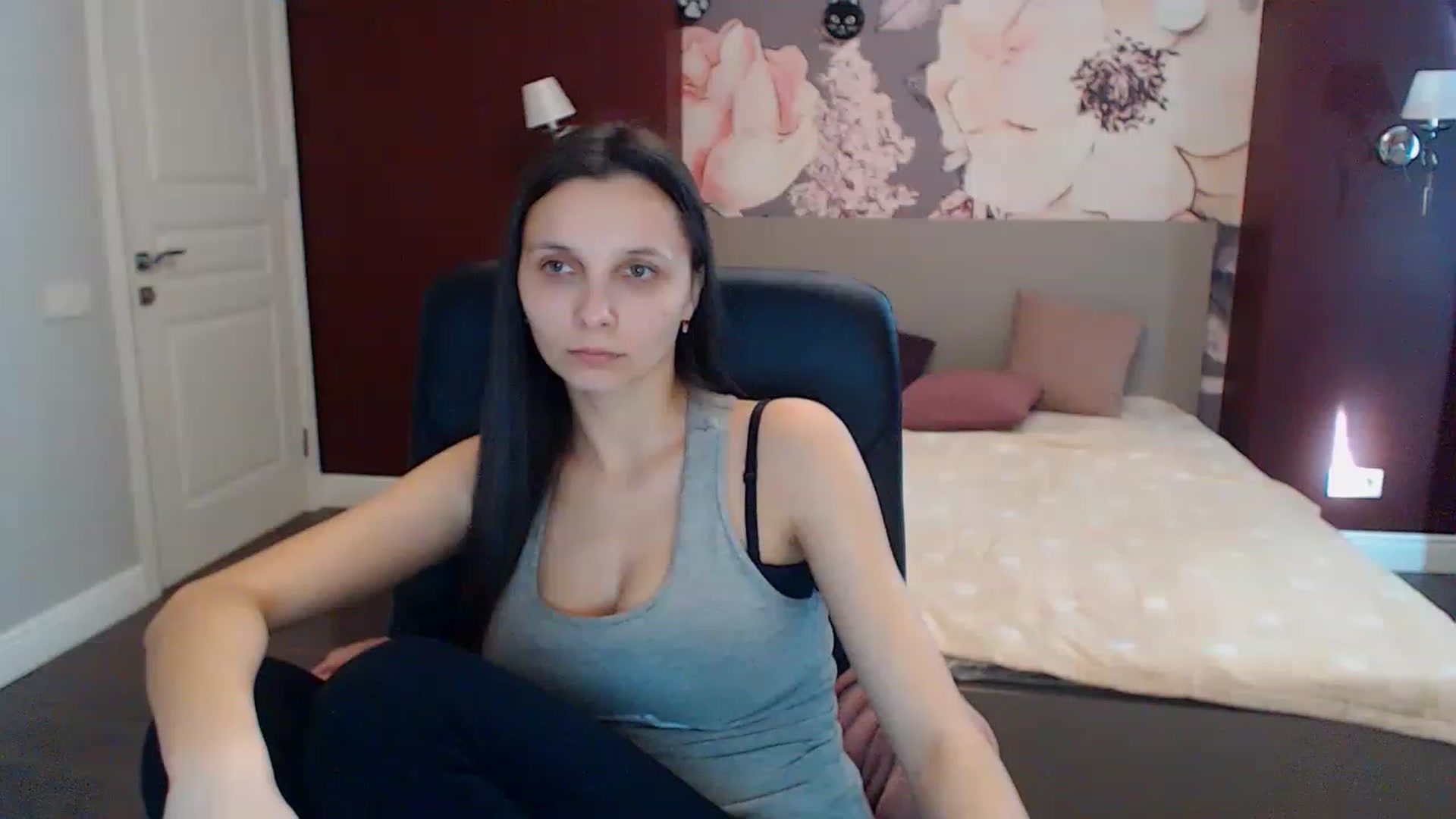 Gallery image thumbnail from Karina_Mils's myfreecams stream on, 02/01/2023, 11:10 image 9 of 20