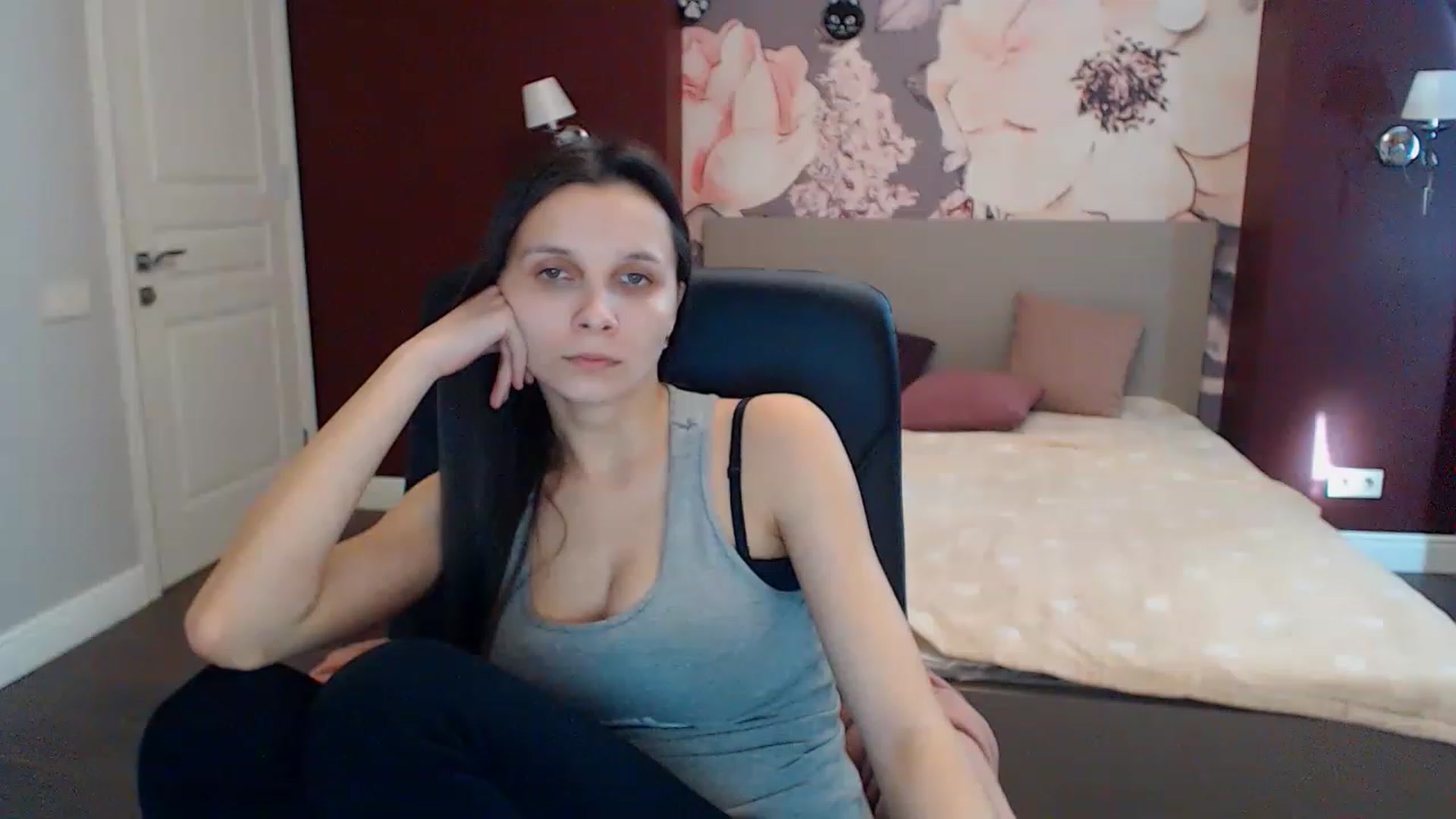 Gallery image thumbnail from Karina_Mils's myfreecams stream on, 02/01/2023, 11:10 image 16 of 20