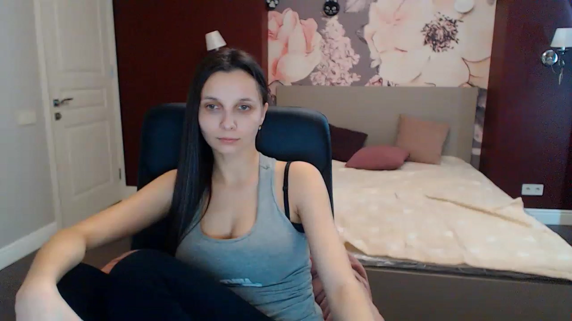 Gallery image thumbnail from Karina_Mils's myfreecams stream on, 02/01/2023, 11:49 image 17 of 20