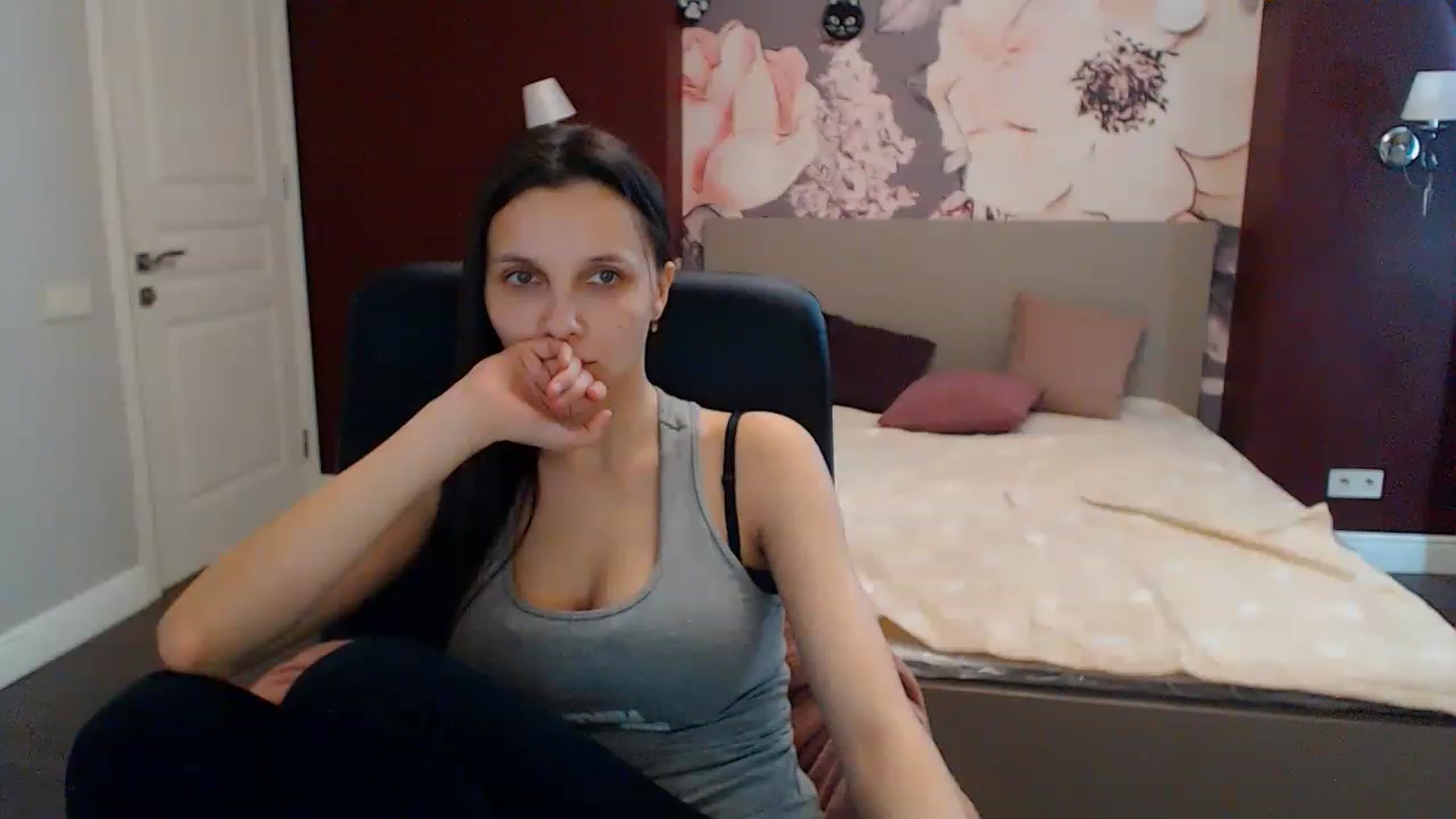 Gallery image thumbnail from Karina_Mils's myfreecams stream on, 02/01/2023, 11:49 image 12 of 20