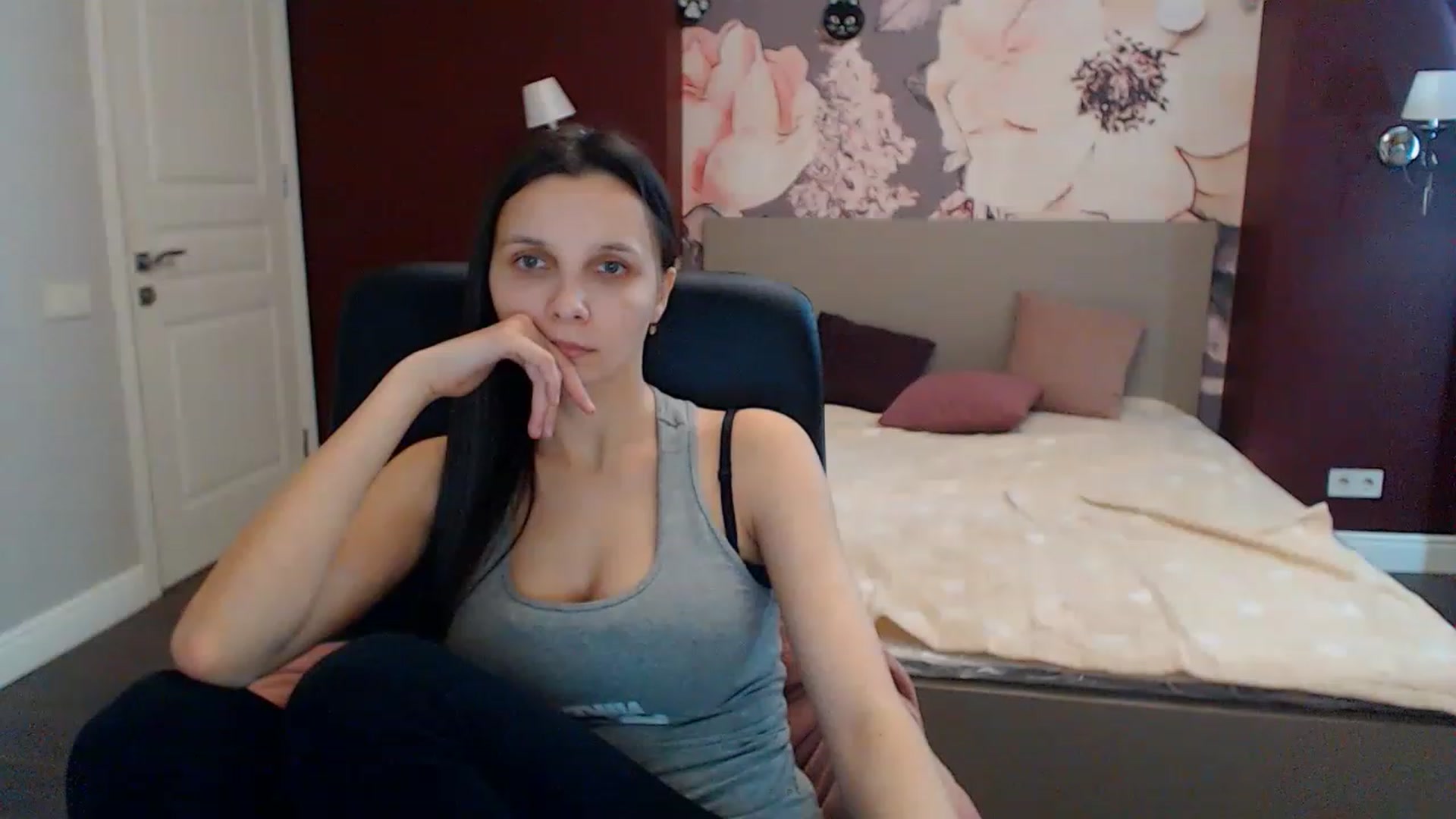 Gallery image thumbnail from Karina_Mils's myfreecams stream on, 02/01/2023, 11:49 image 7 of 20