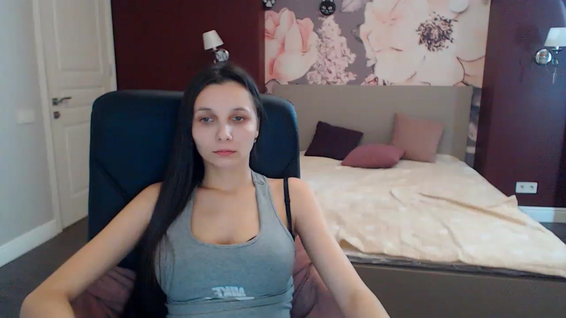 Gallery image thumbnail from Karina_Mils's myfreecams stream on, 02/01/2023, 12:06 image 4 of 20
