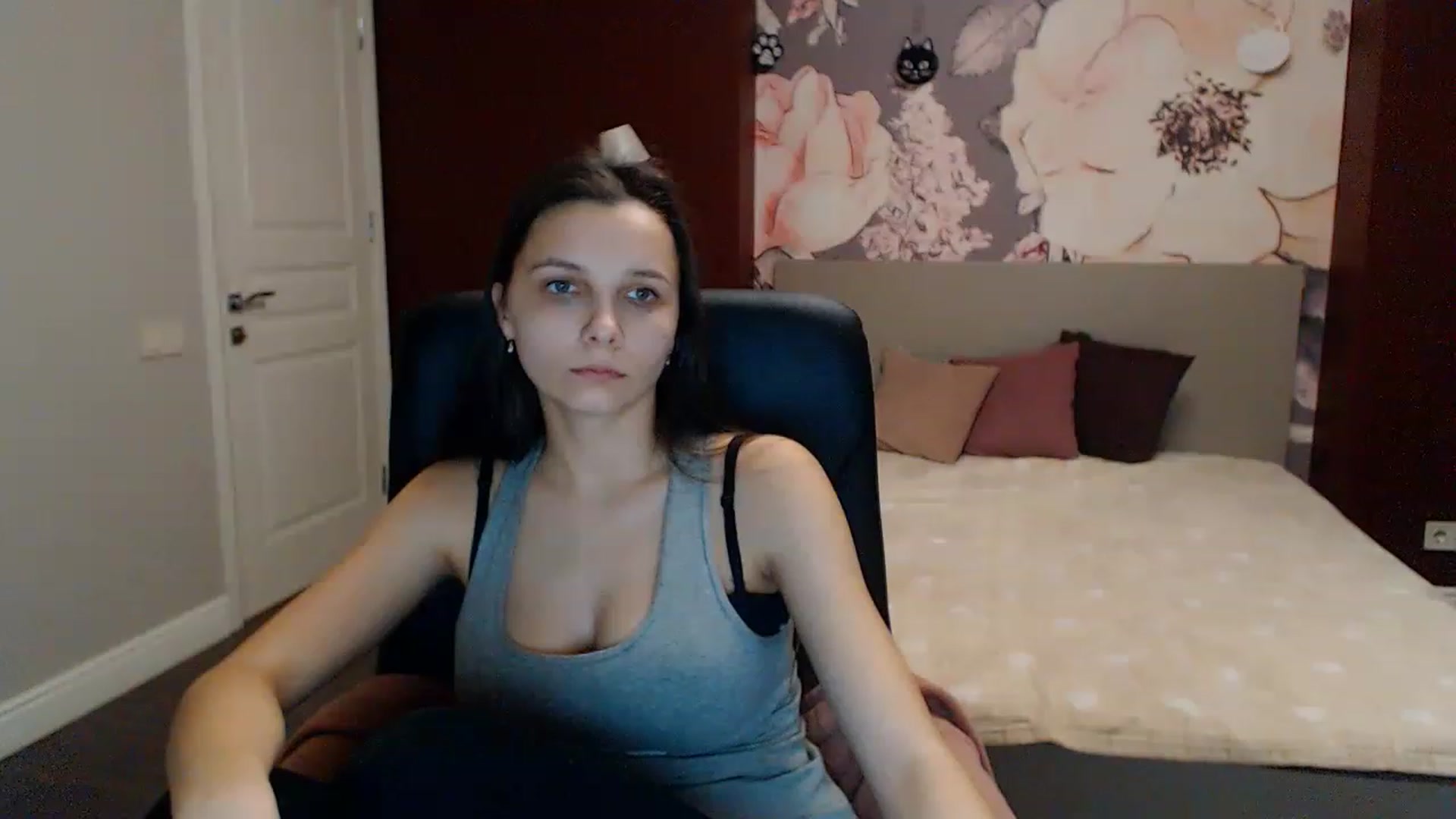 Gallery image thumbnail from Karina_Mils's myfreecams stream on, 02/03/2023, 15:25 image 4 of 20