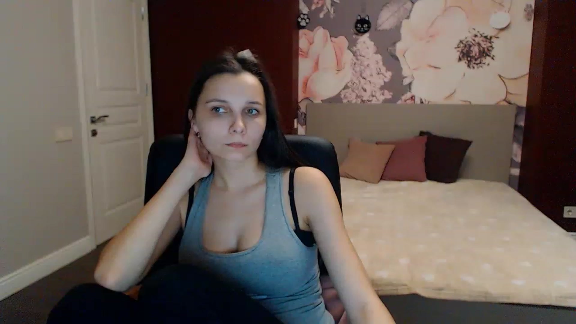 Gallery image thumbnail from Karina_Mils's myfreecams stream on, 02/03/2023, 15:25 image 13 of 20