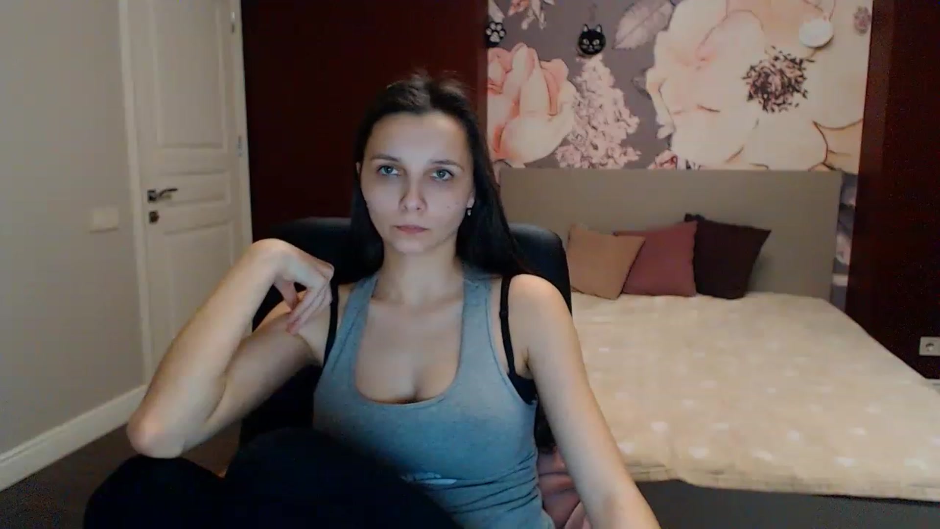 Gallery image thumbnail from Karina_Mils's myfreecams stream on, 02/03/2023, 15:25 image 12 of 20