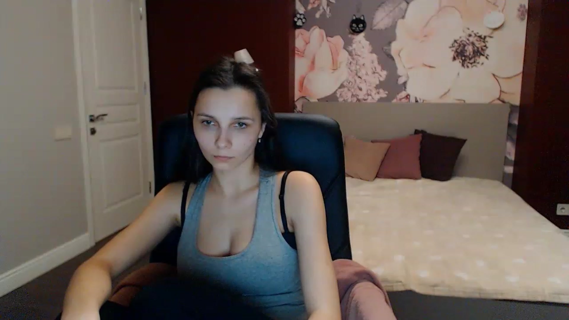 Gallery image thumbnail from Karina_Mils's myfreecams stream on, 02/03/2023, 15:25 image 8 of 20