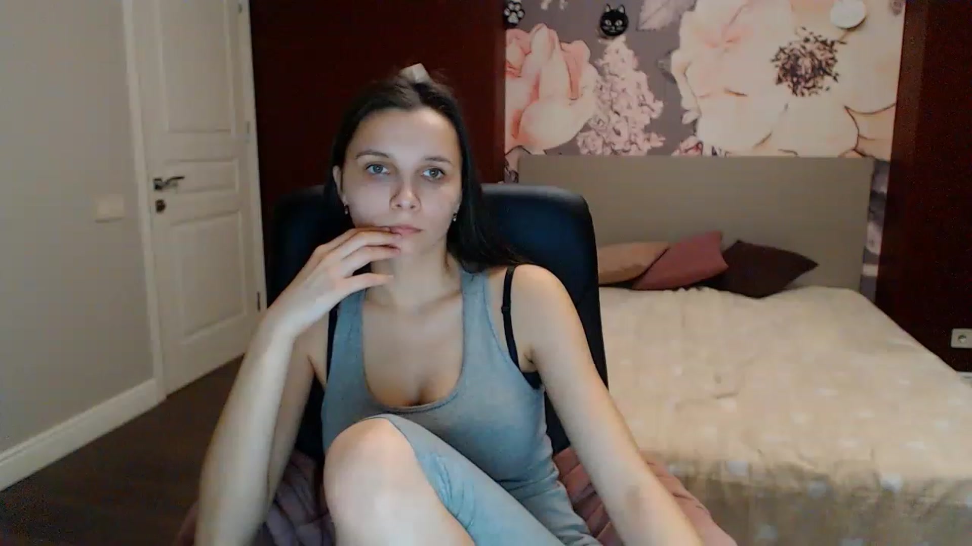 Gallery image thumbnail from Karina_Mils's myfreecams stream on, 02/03/2023, 16:07 image 10 of 20