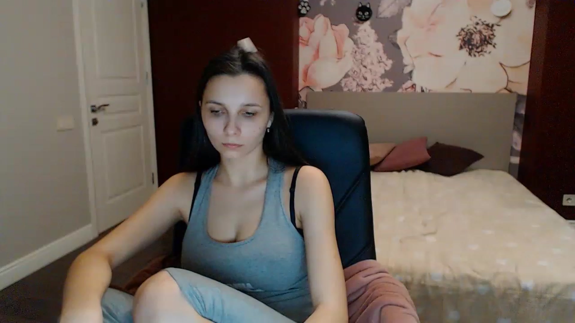 Gallery image thumbnail from Karina_Mils's myfreecams stream on, 02/03/2023, 16:07 image 17 of 20