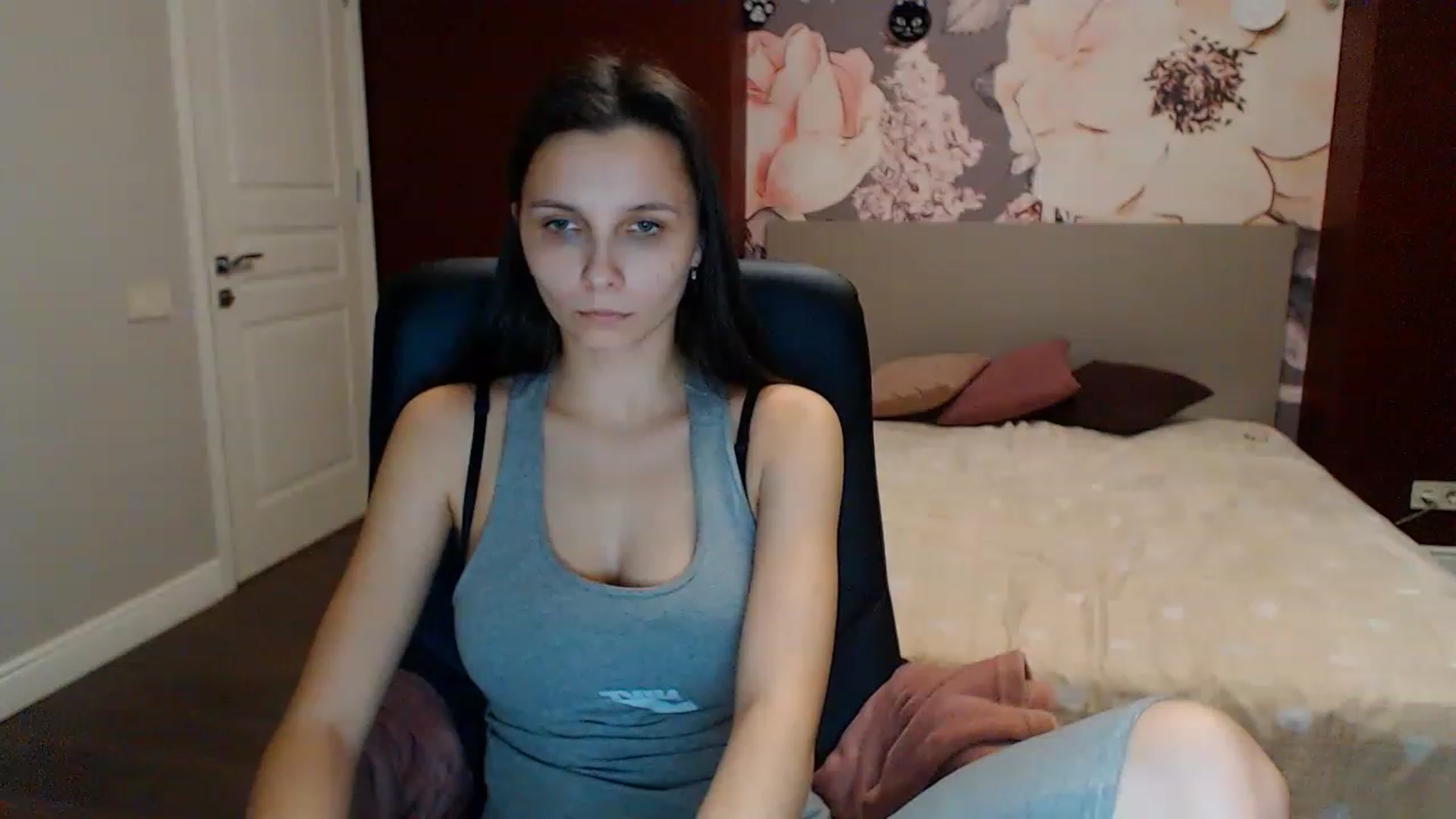 Gallery image thumbnail from Karina_Mils's myfreecams stream on, 02/03/2023, 18:10 image 14 of 20